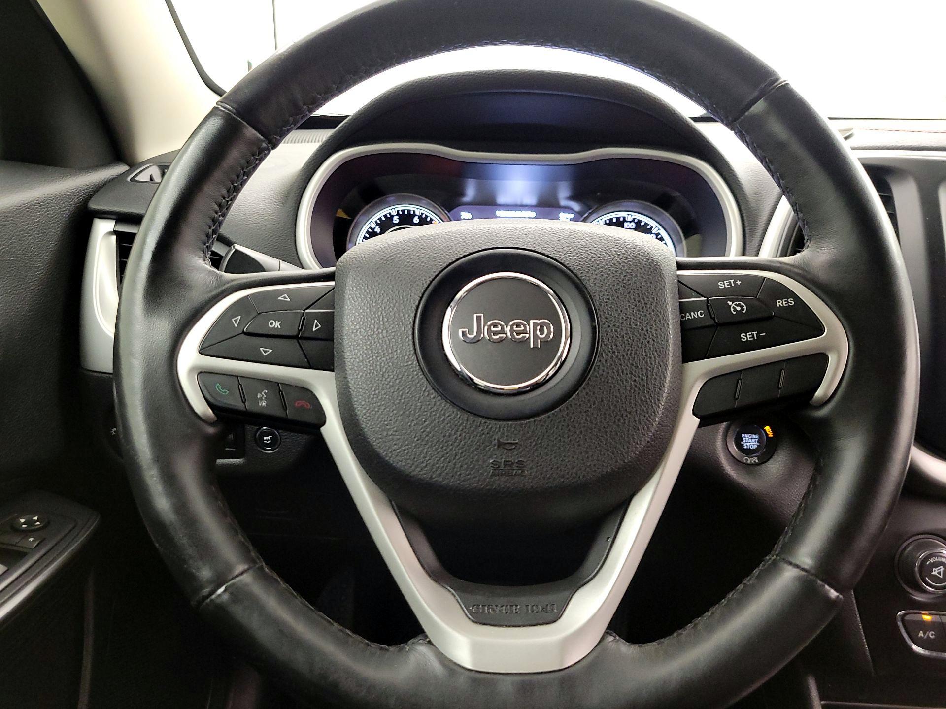 Thumbnail: 2017 Jeep Cherokee - 10