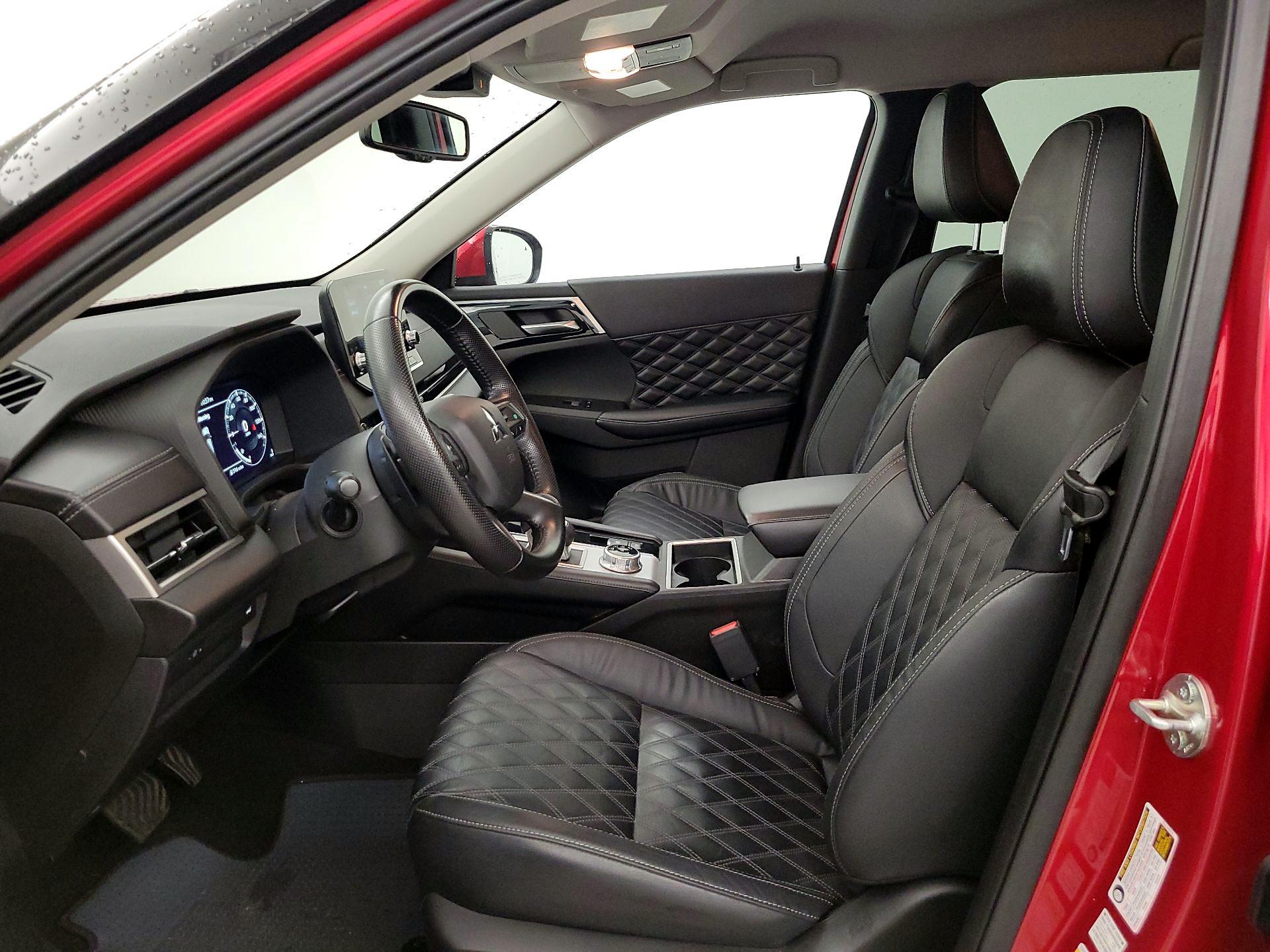 Thumbnail: 2022 Mitsubishi Outlander - 11