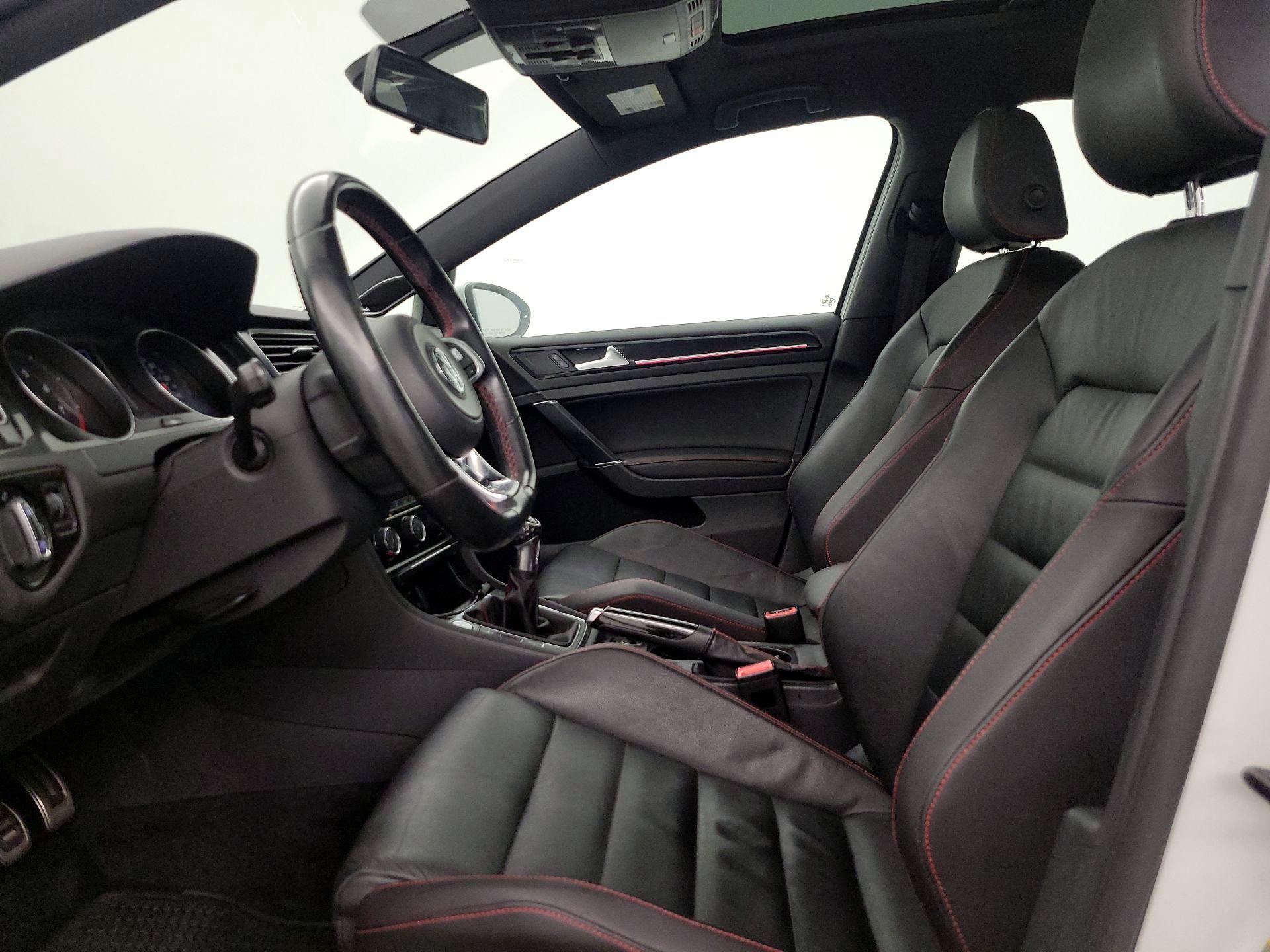 Thumbnail: 2015 Volkswagen Golf - 11
