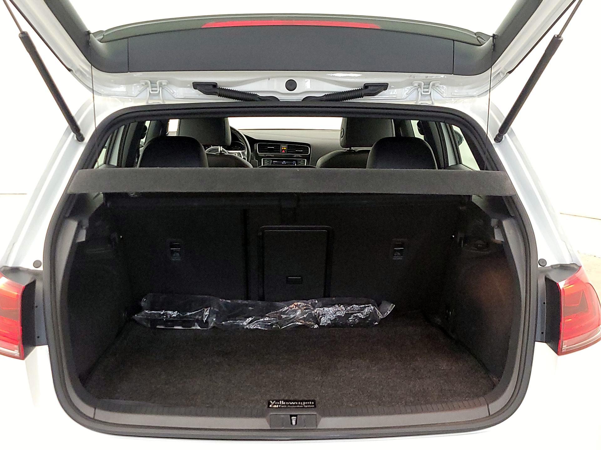 Thumbnail: 2015 Volkswagen Golf - 20