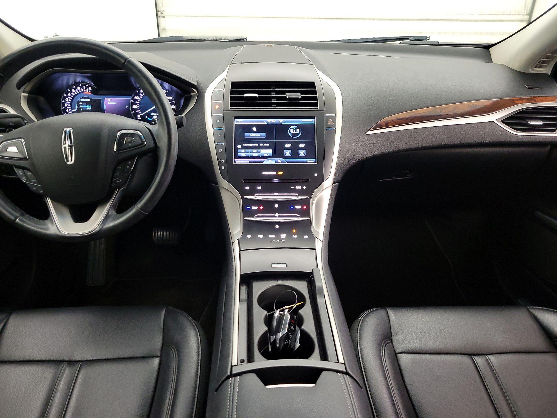 Thumbnail: 2016 Lincoln MKZ - 9