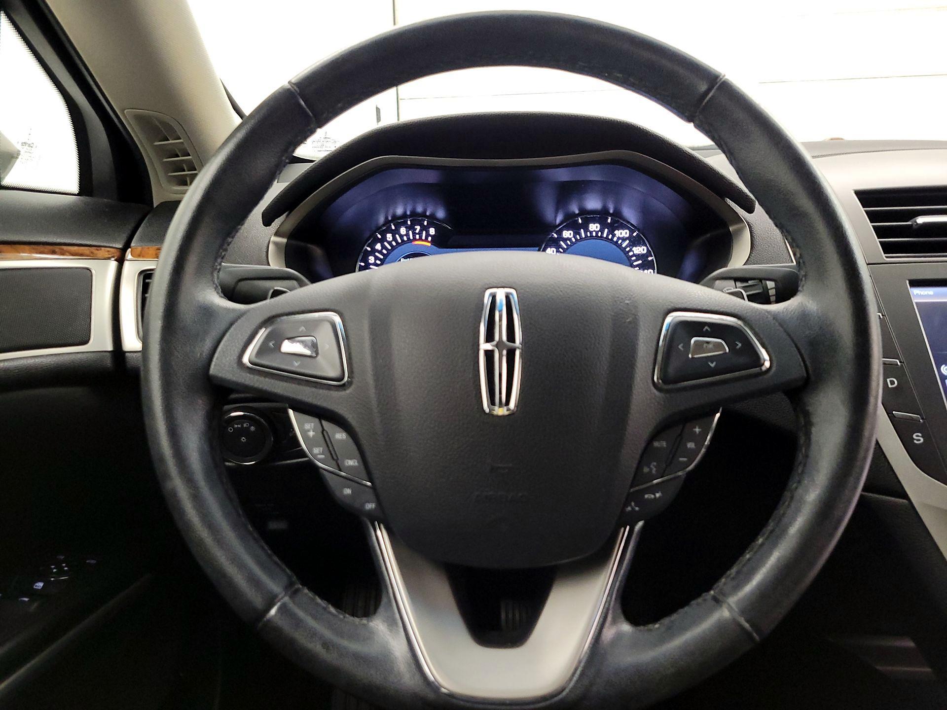 Thumbnail: 2016 Lincoln MKZ - 10