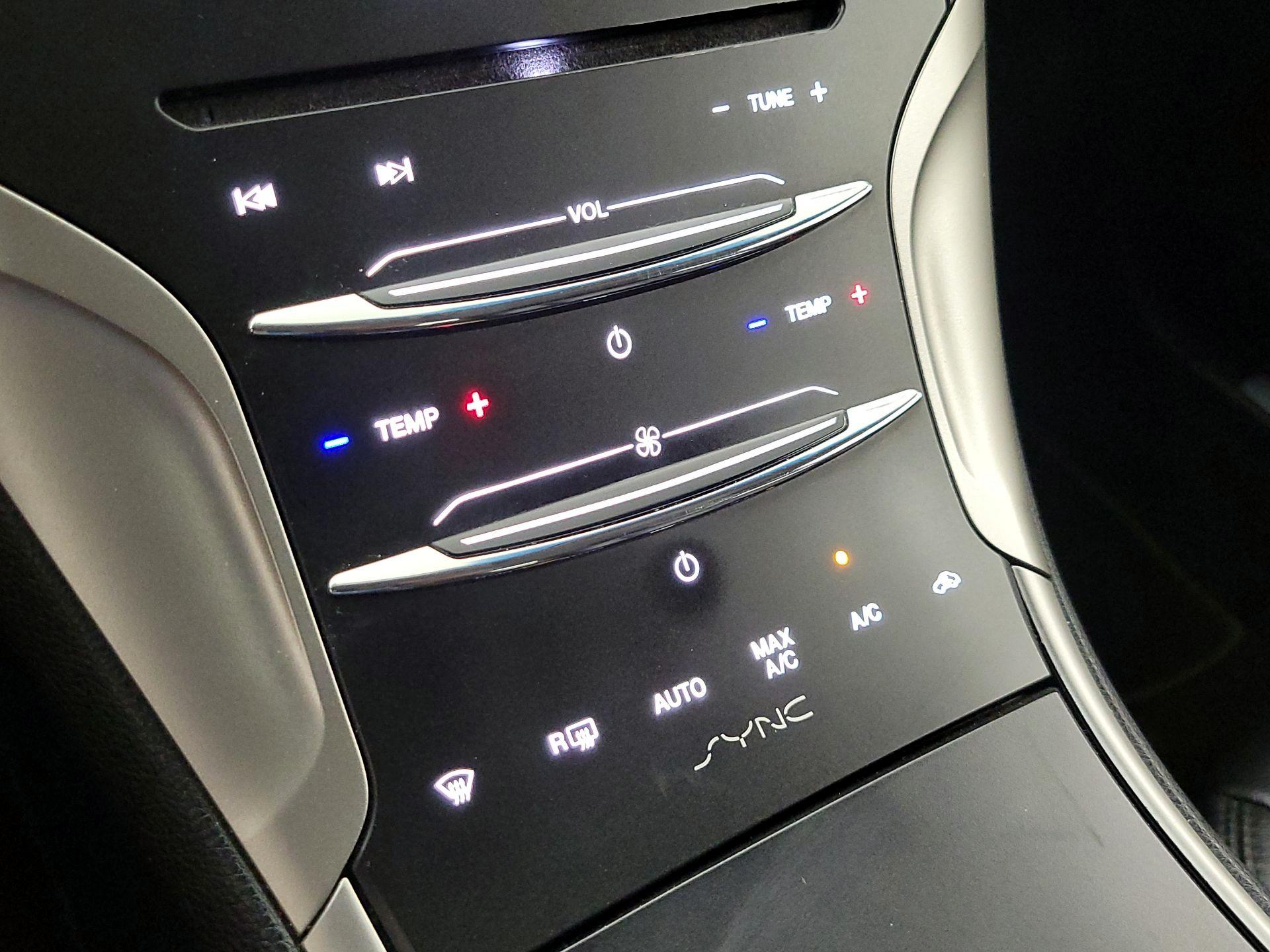 Thumbnail: 2016 Lincoln MKZ - 16