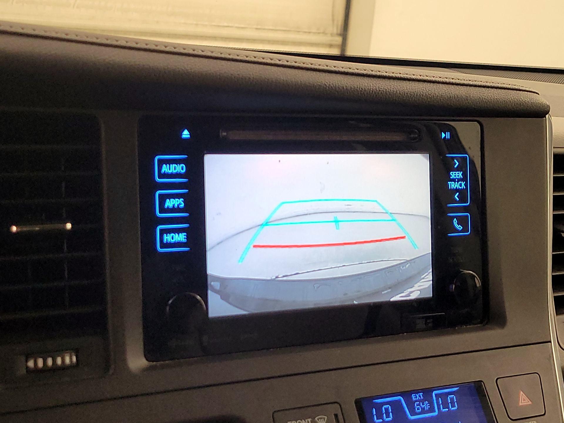 Thumbnail: 2016 Toyota Sienna - 14