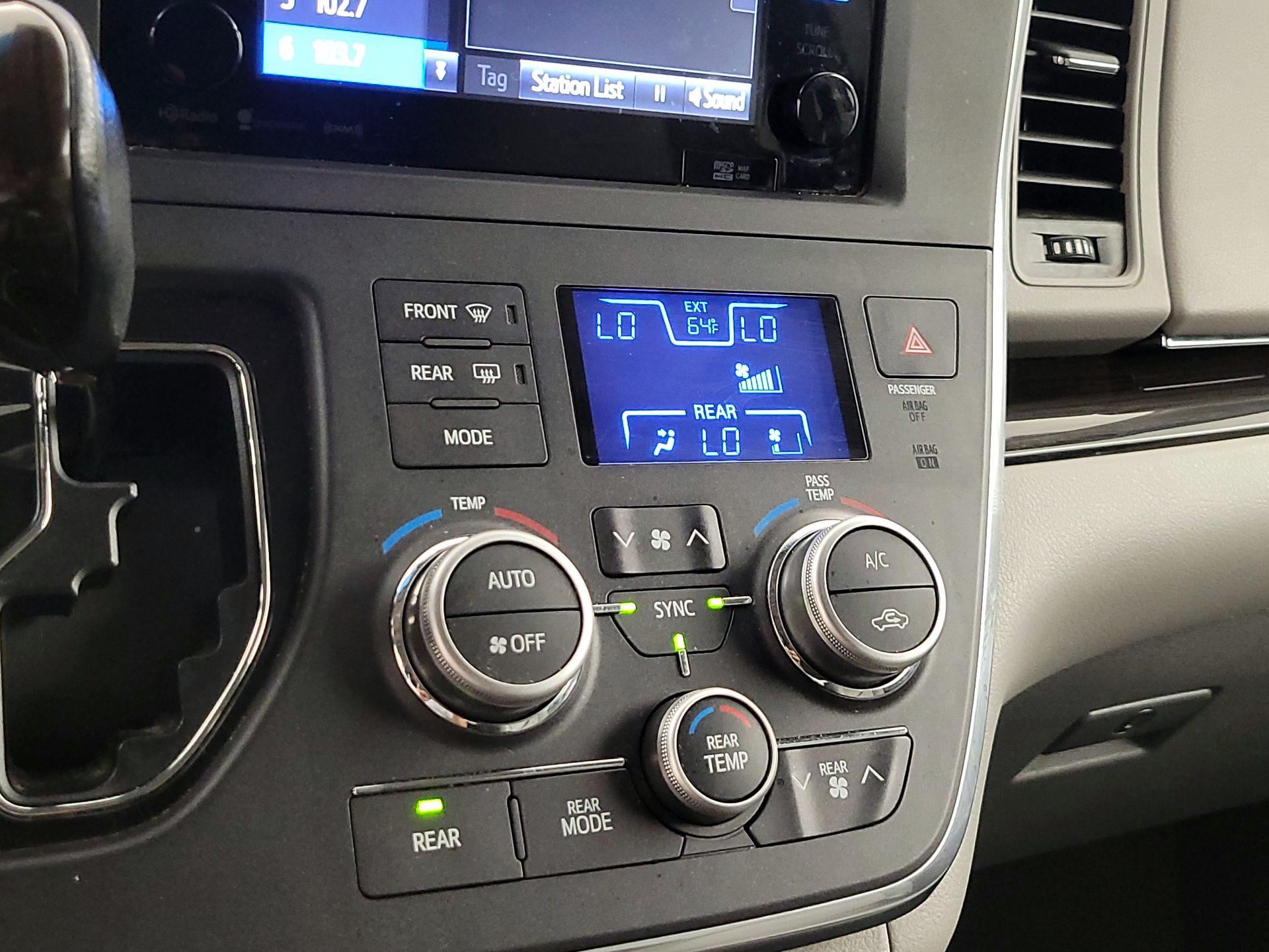 Thumbnail: 2016 Toyota Sienna - 16