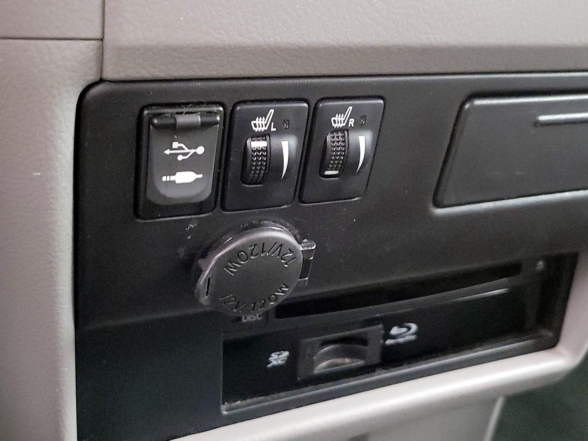 Thumbnail: 2016 Toyota Sienna - 18