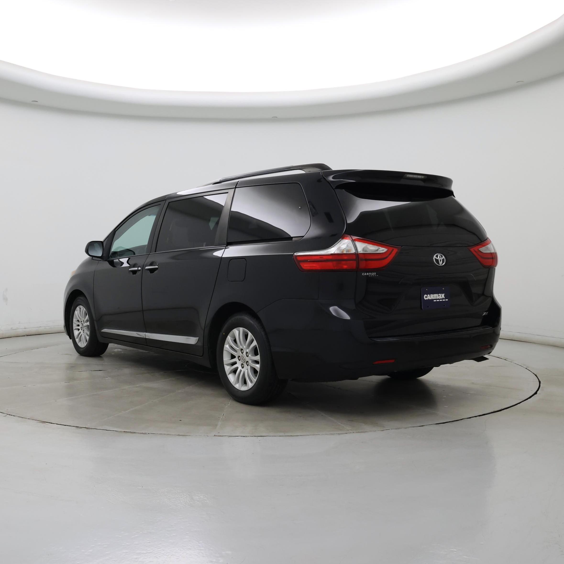 Thumbnail: 2016 Toyota Sienna - 2