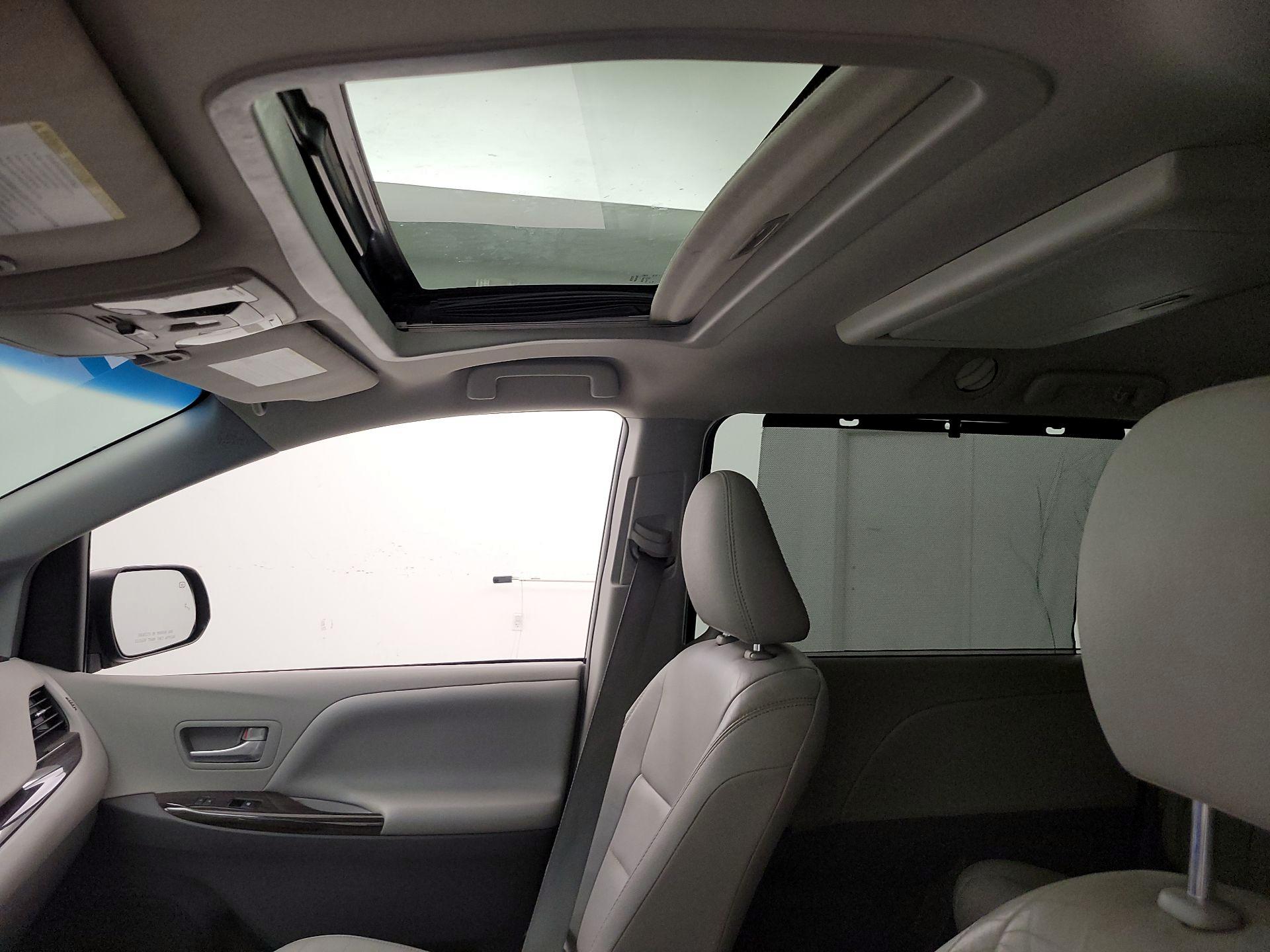 Thumbnail: 2016 Toyota Sienna - 19