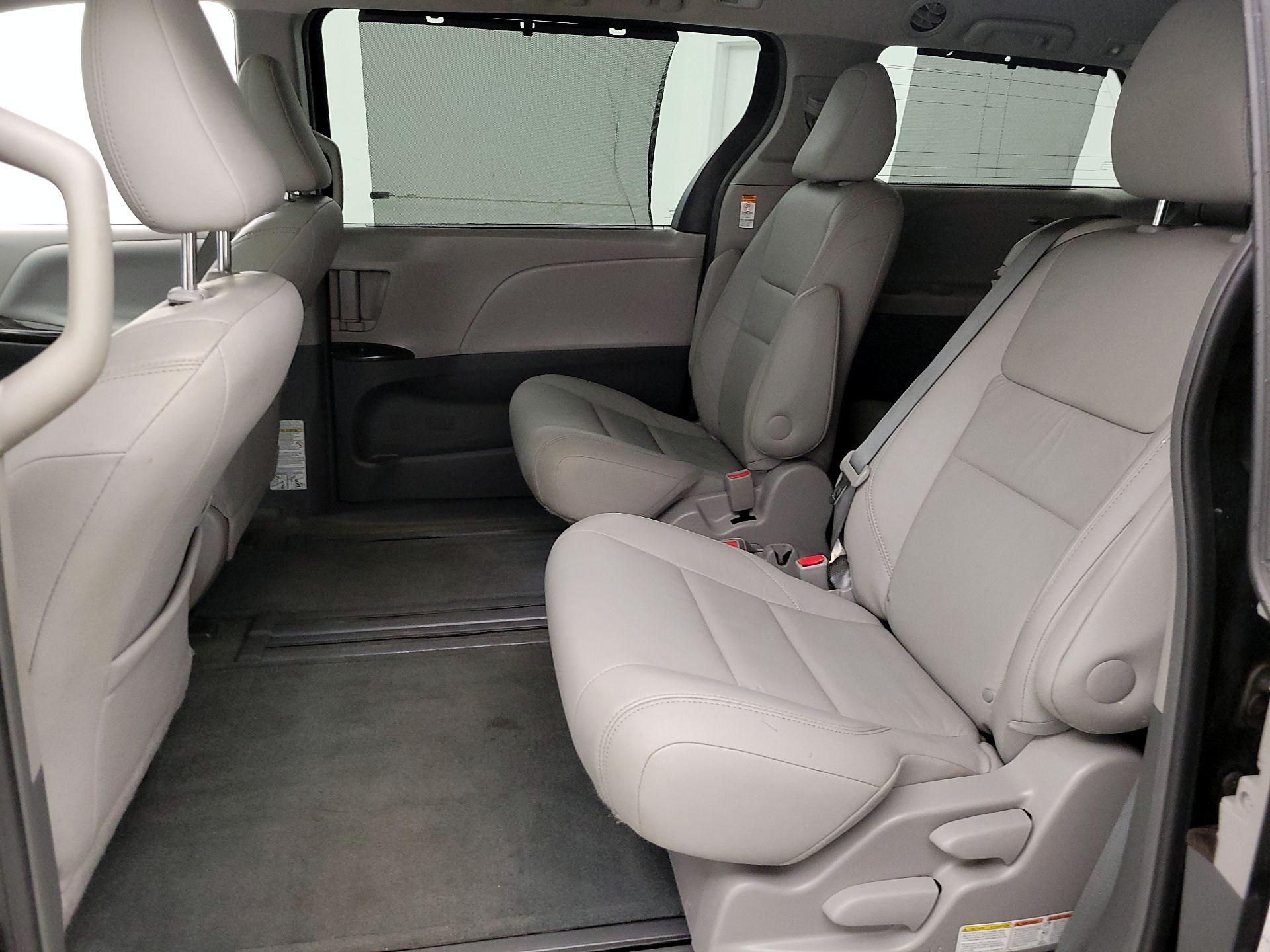 Thumbnail: 2016 Toyota Sienna - 20