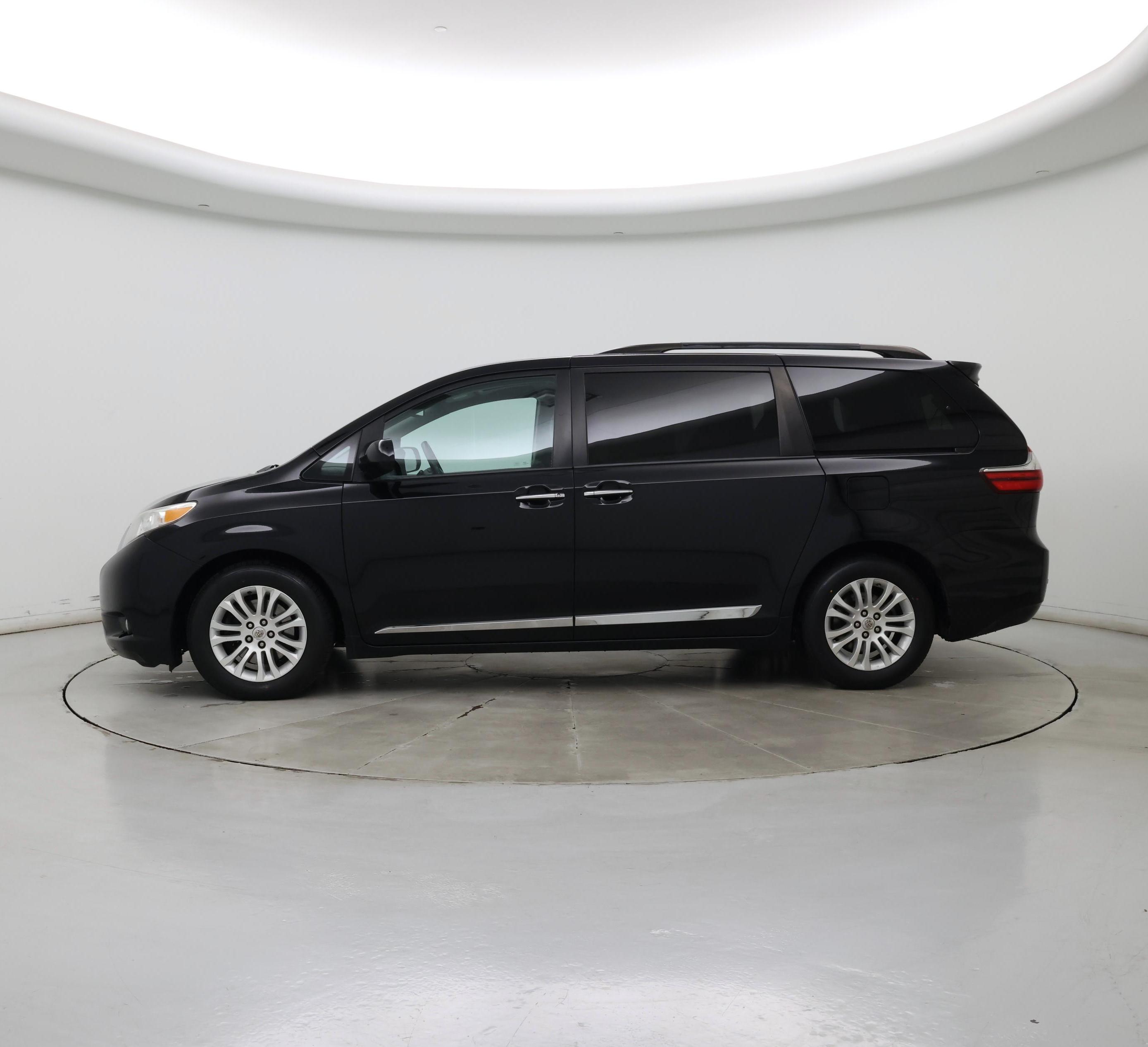 Thumbnail: 2016 Toyota Sienna - 3