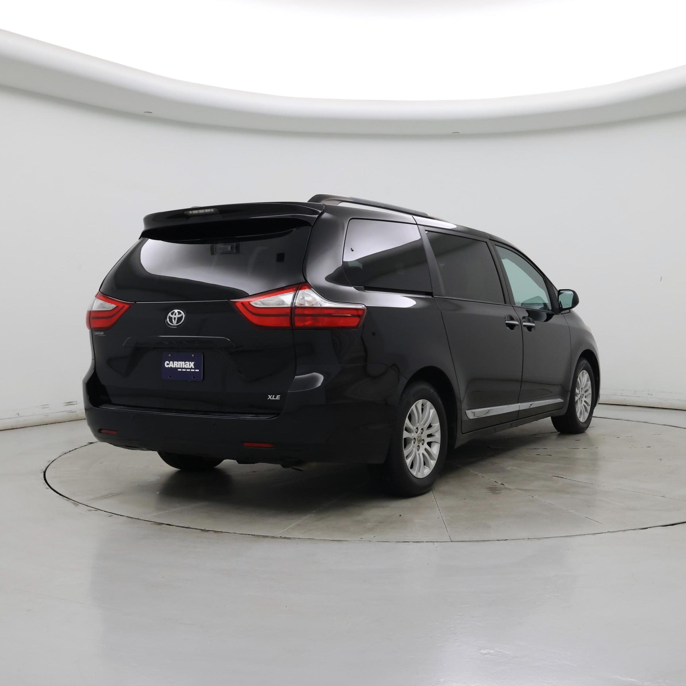 Thumbnail: 2016 Toyota Sienna - 8