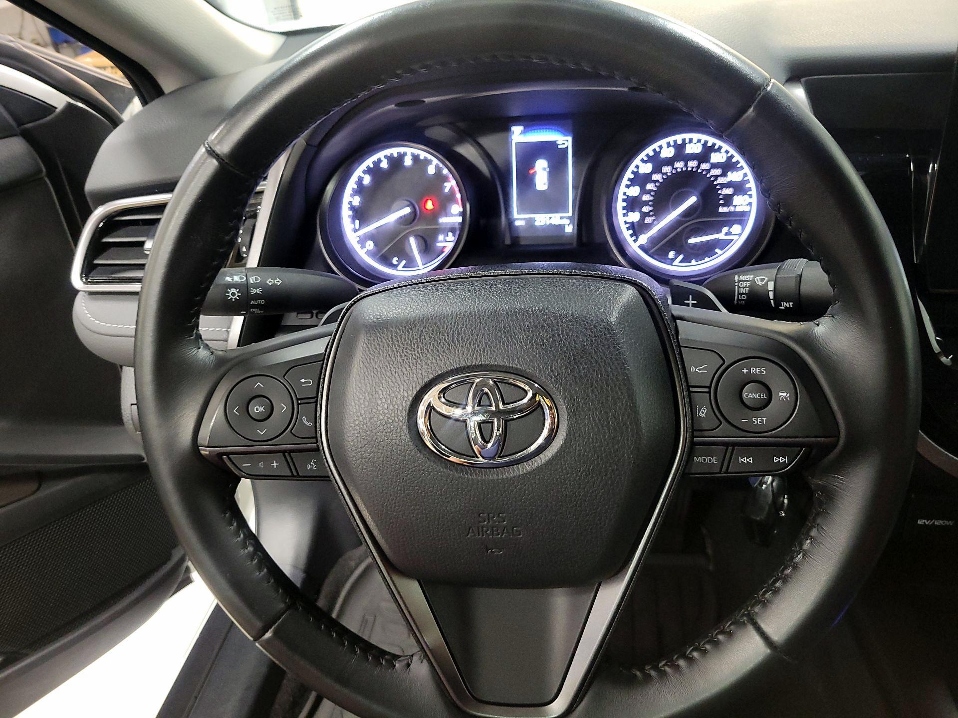Thumbnail: 2022 Toyota Camry - 10