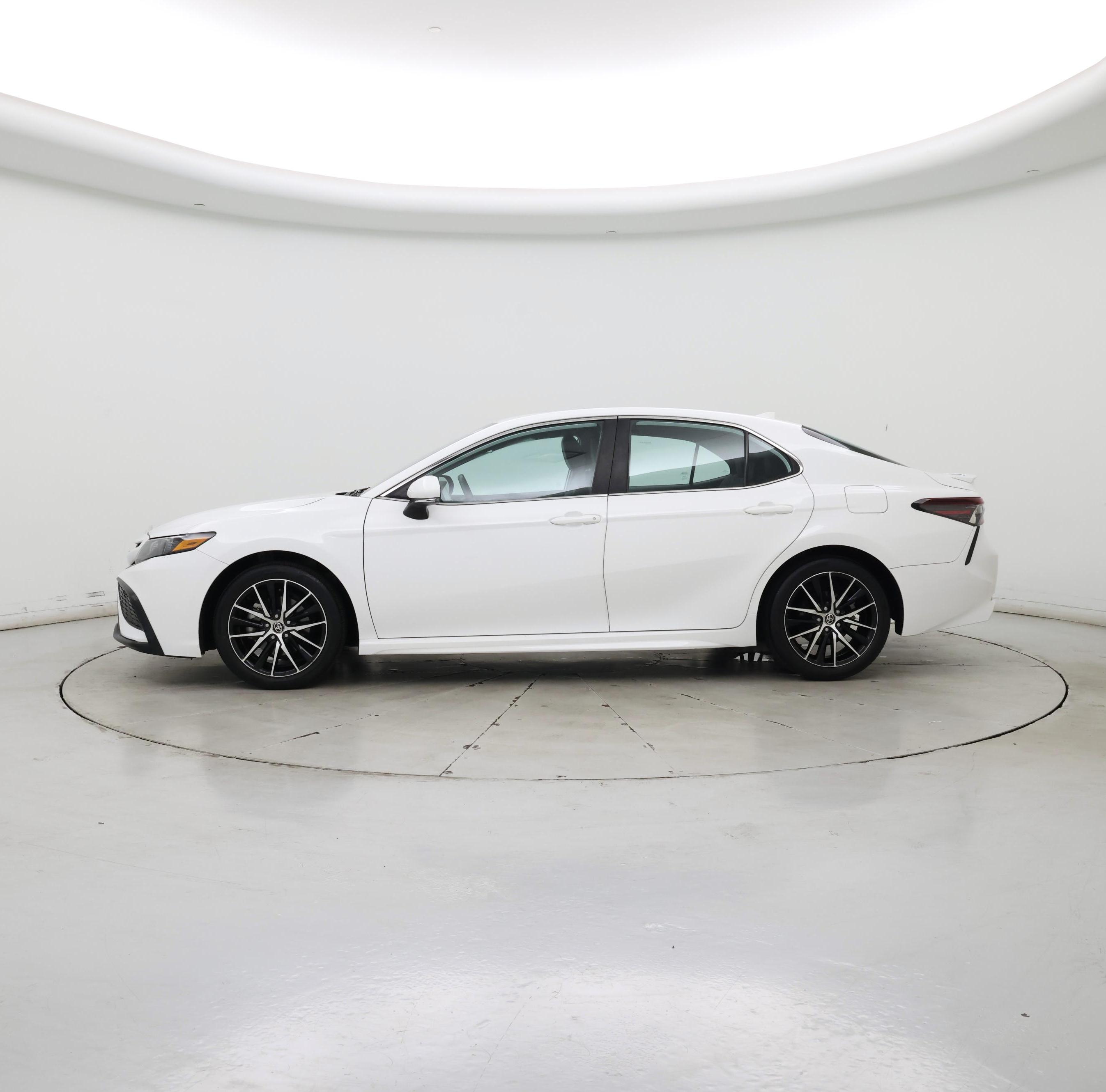 Thumbnail: 2022 Toyota Camry - 3