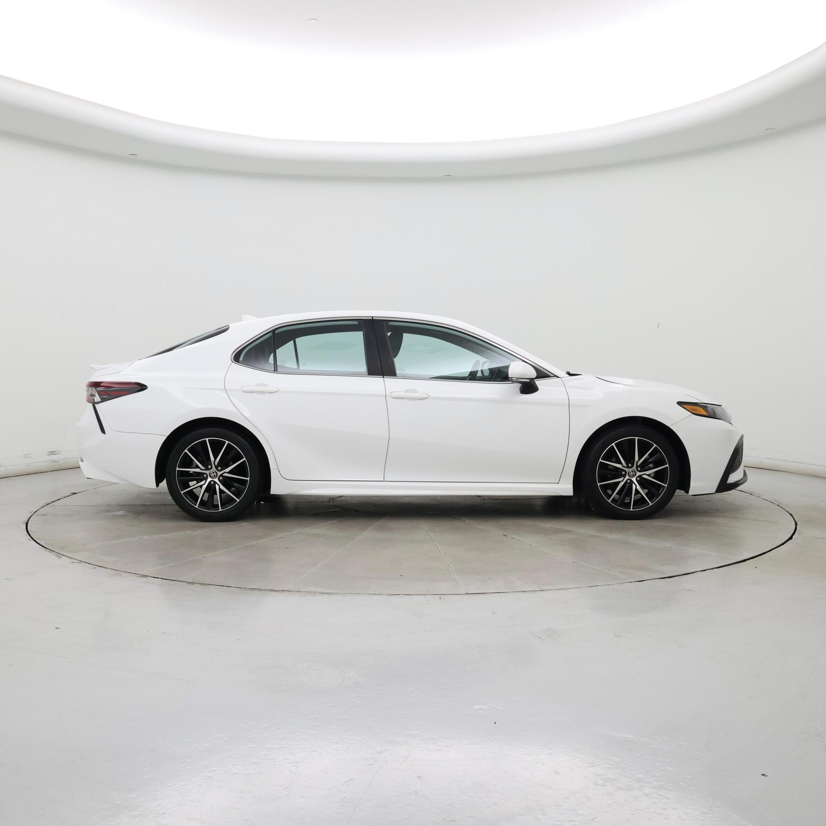 Thumbnail: 2022 Toyota Camry - 7