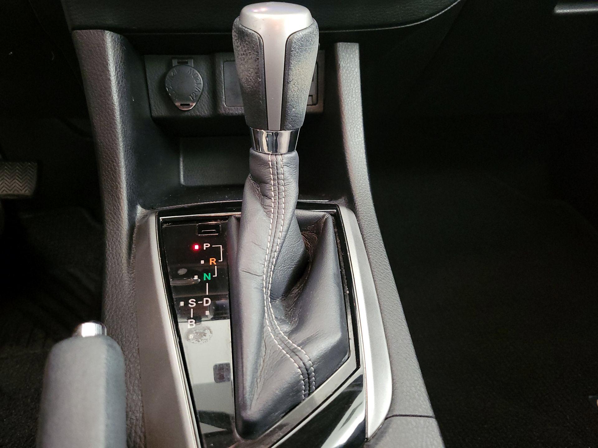 Thumbnail: 2015 Toyota Corolla - 17