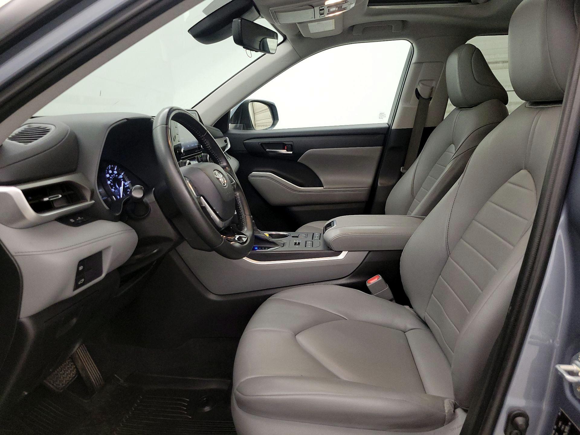 Thumbnail: 2021 Toyota Highlander - 11