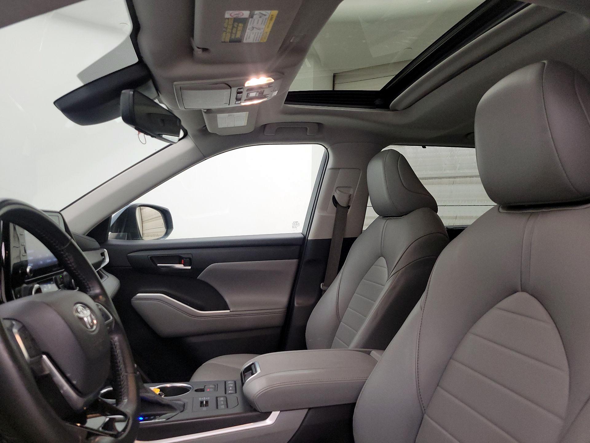 Thumbnail: 2021 Toyota Highlander - 19