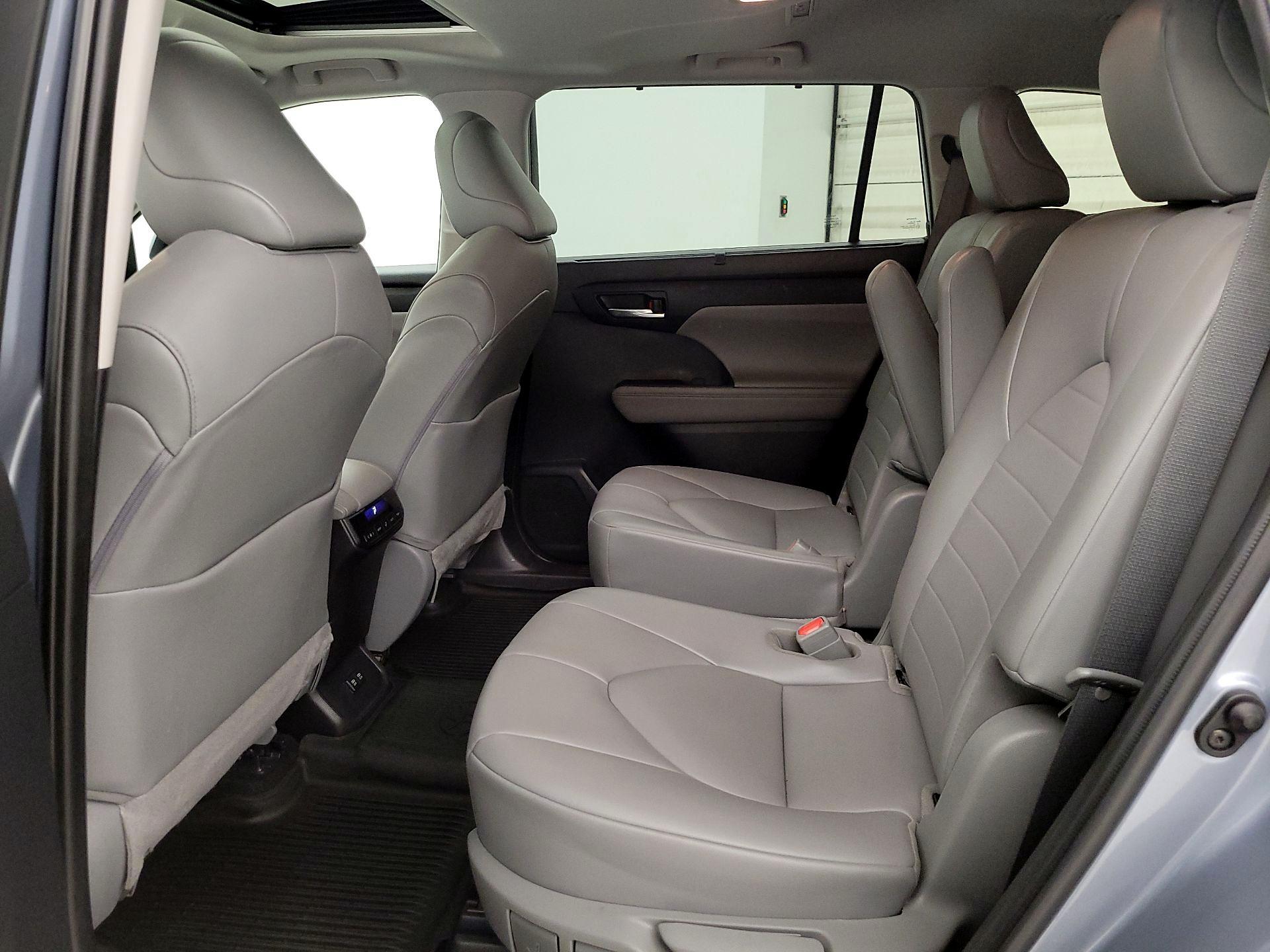 Thumbnail: 2021 Toyota Highlander - 20