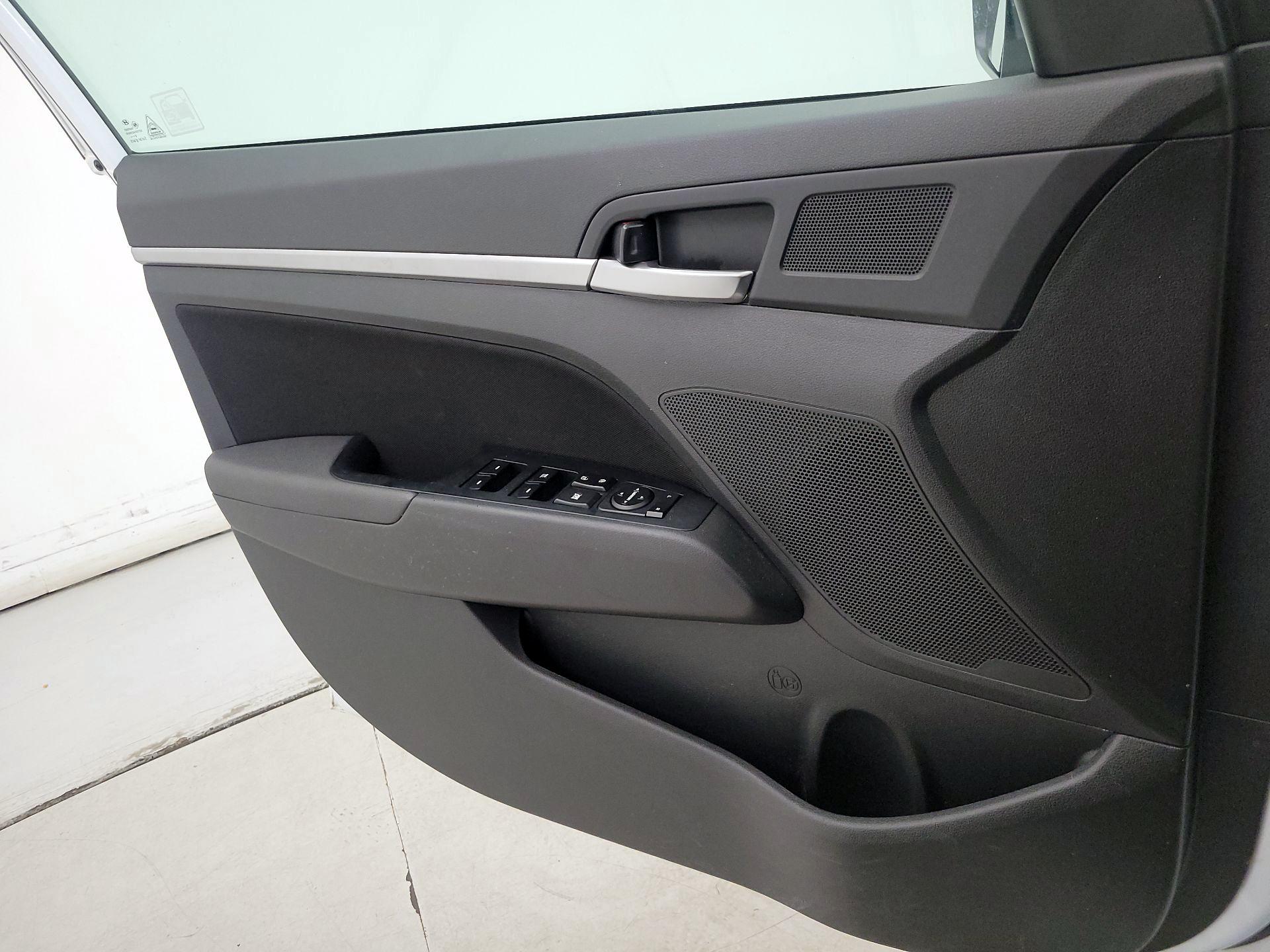 Thumbnail: 2019 Hyundai Elantra - 12