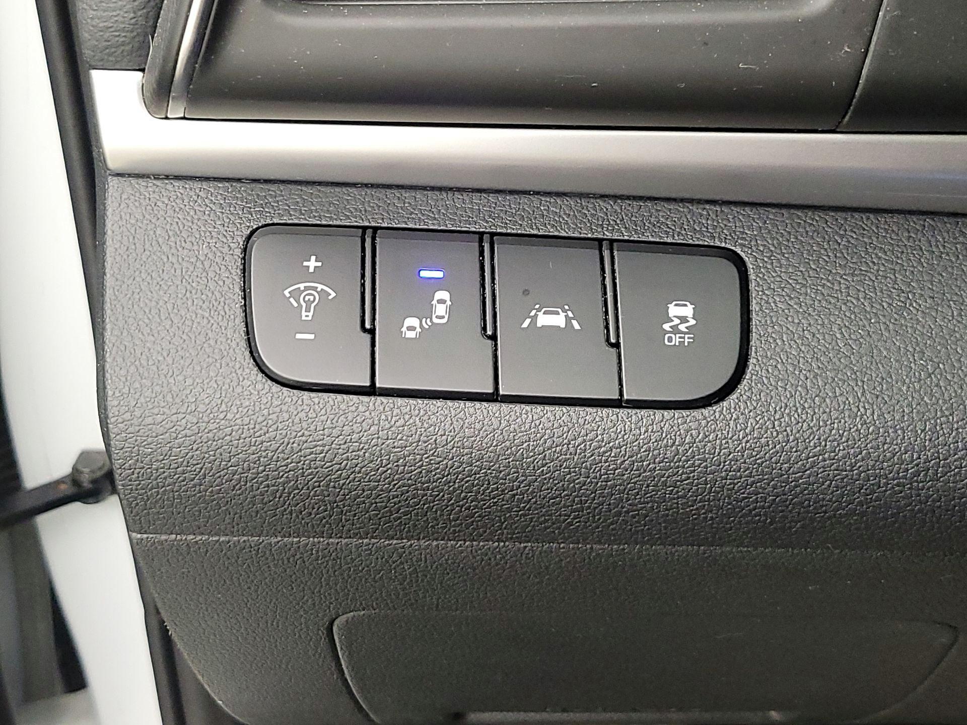 Thumbnail: 2019 Hyundai Elantra - 13