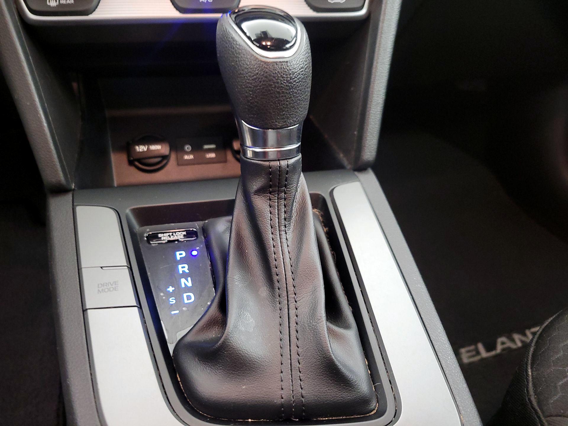 Thumbnail: 2019 Hyundai Elantra - 17