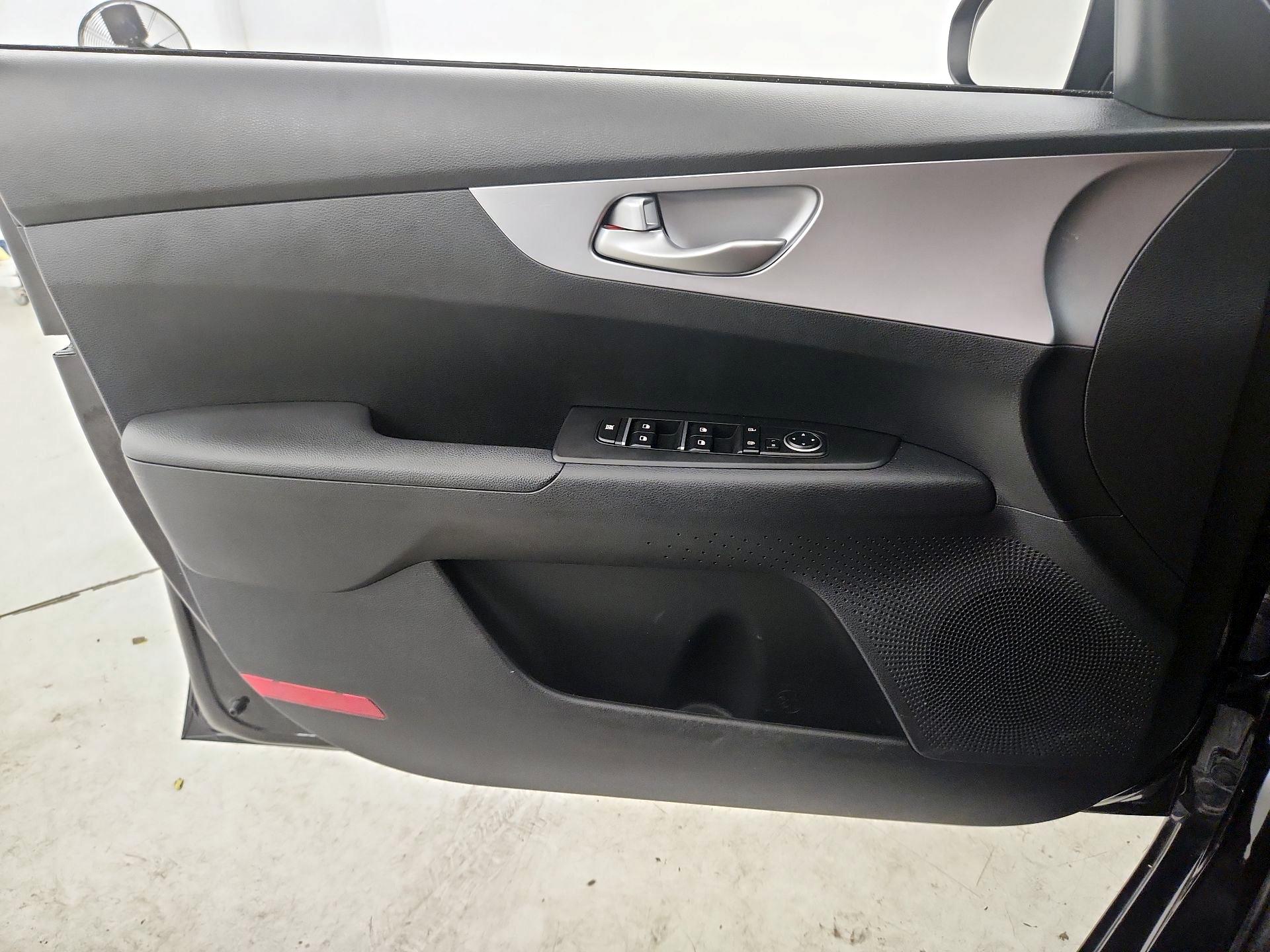 Thumbnail: 2022 Kia Forte - 12