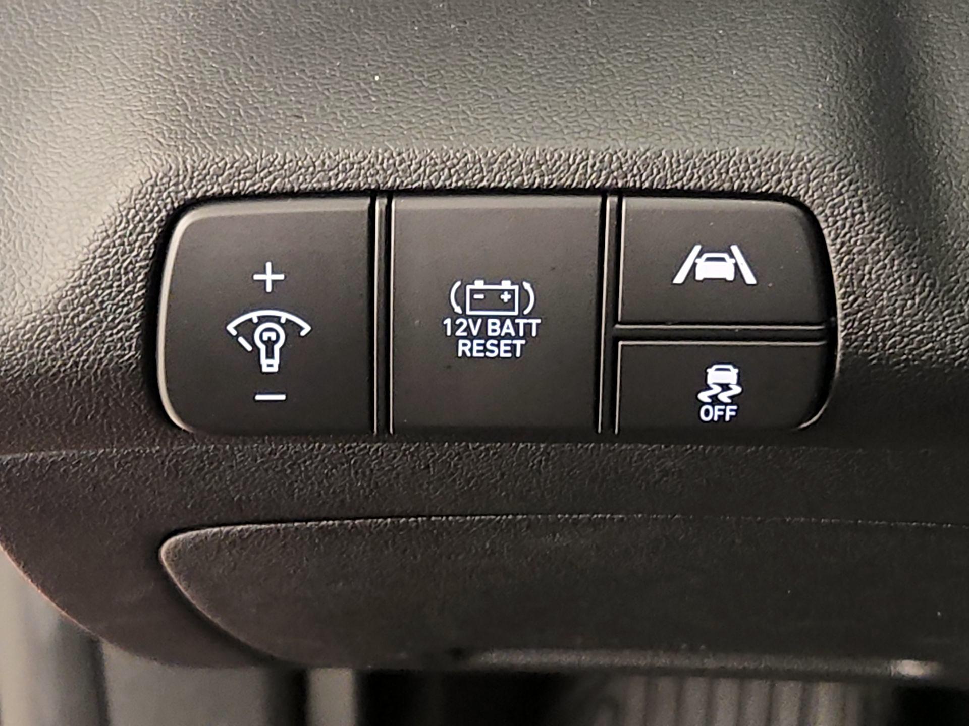 Thumbnail: 2023 Hyundai Elantra - 13