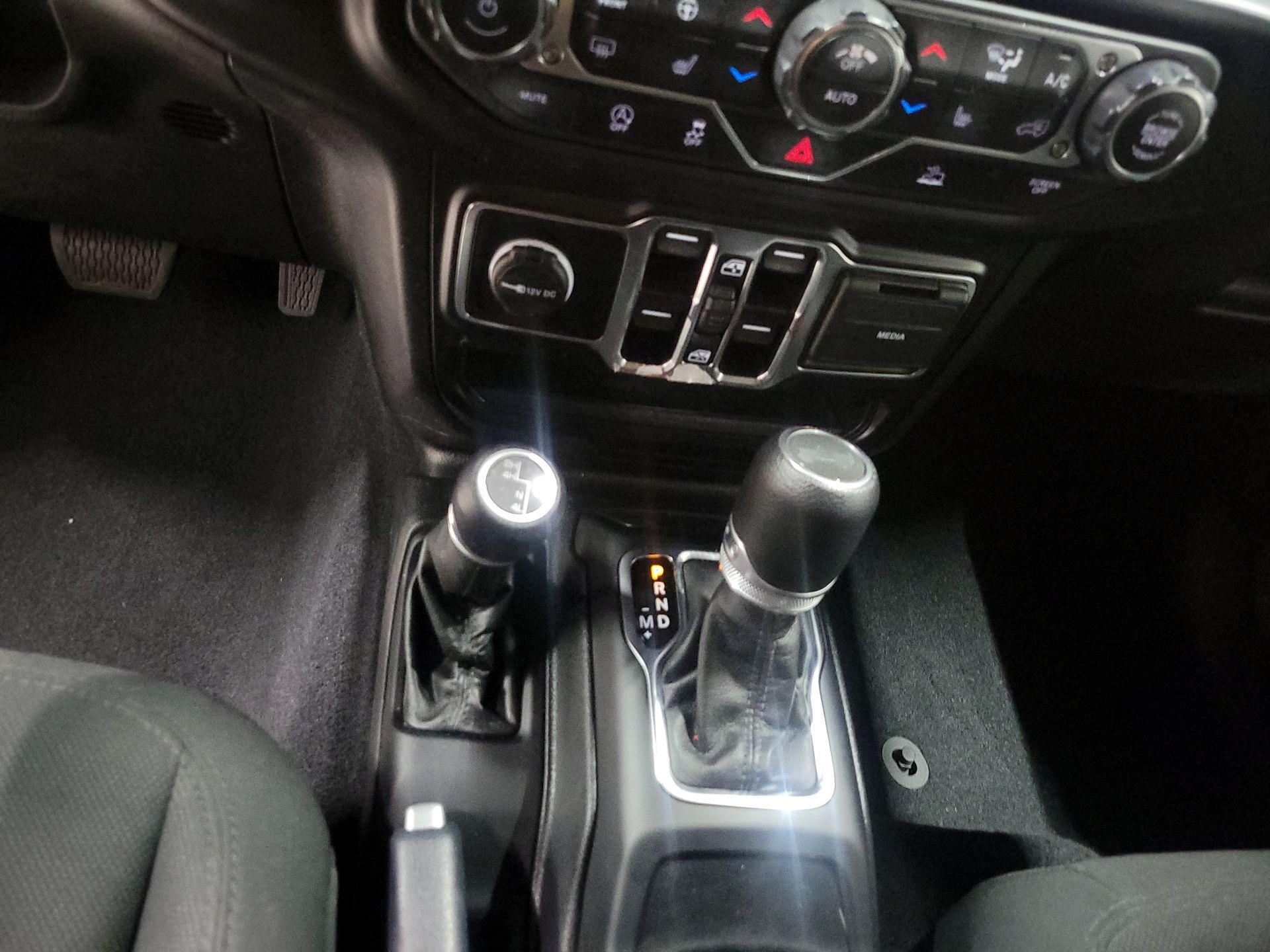 Thumbnail: 2022 Jeep Wrangler - 17