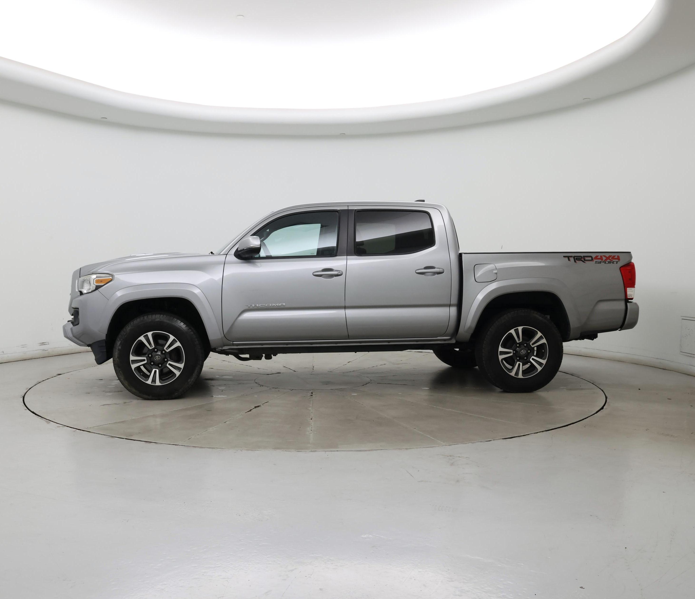 Thumbnail: 2017 Toyota Tacoma - 3