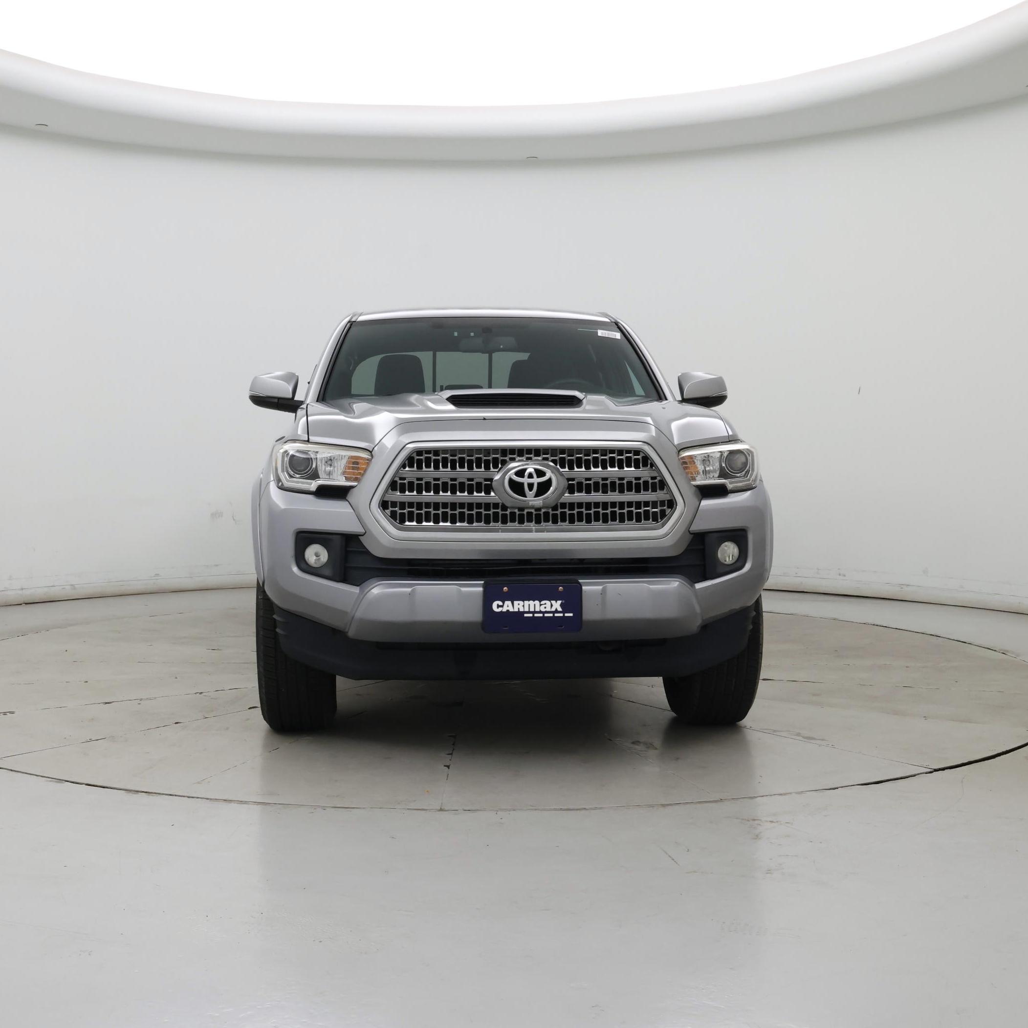 Thumbnail: 2017 Toyota Tacoma - 5