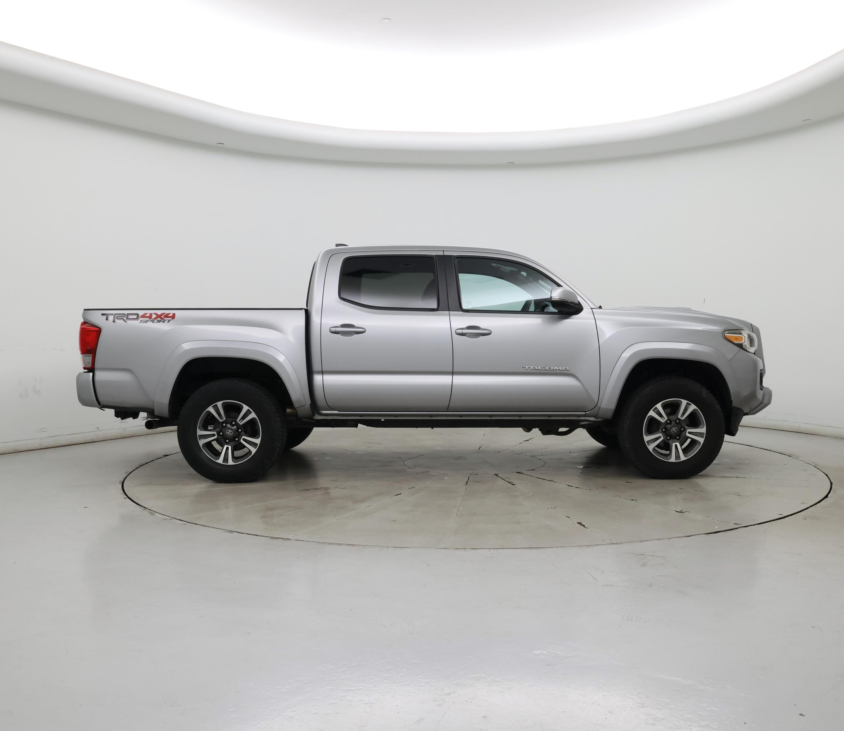 Thumbnail: 2017 Toyota Tacoma - 7