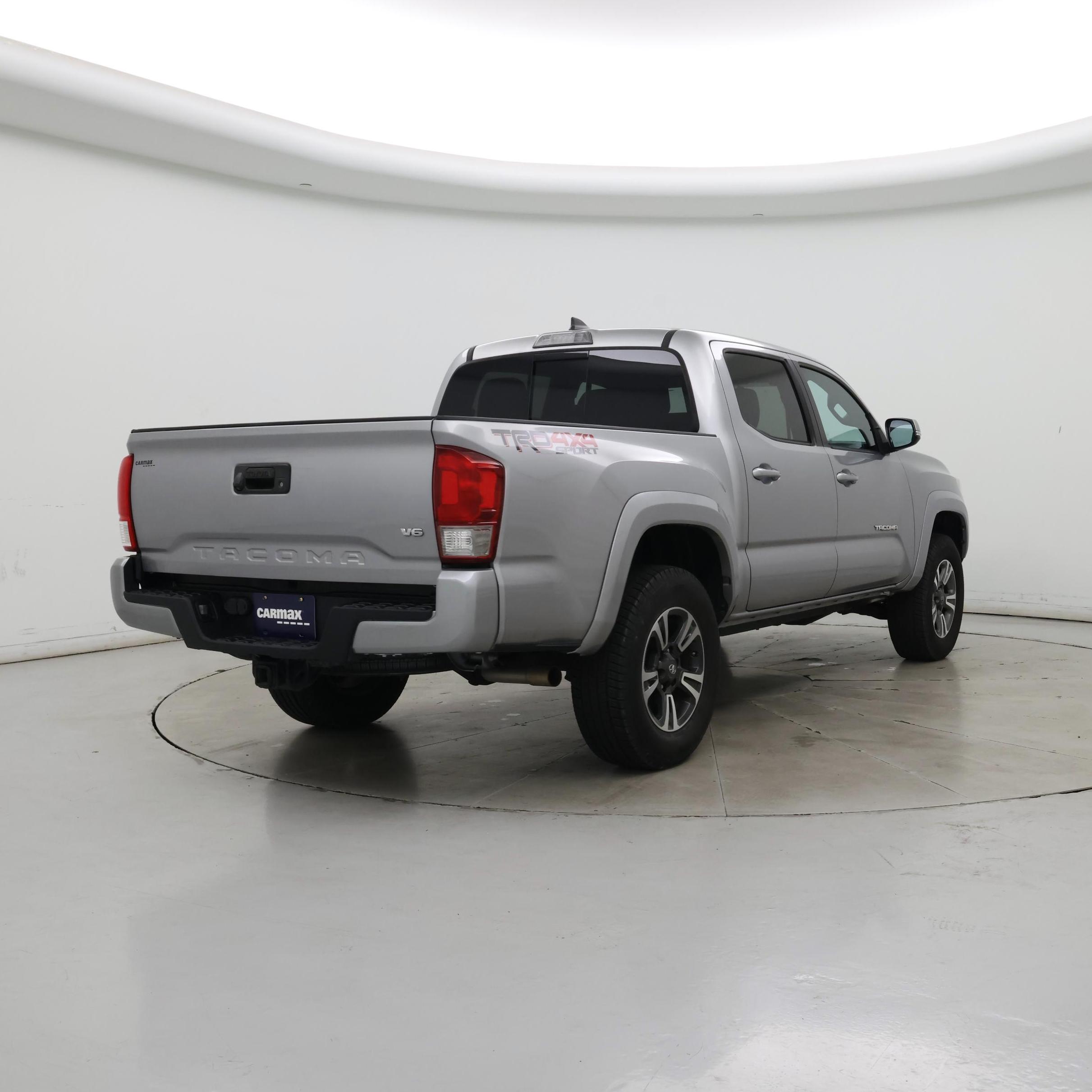 Thumbnail: 2017 Toyota Tacoma - 8