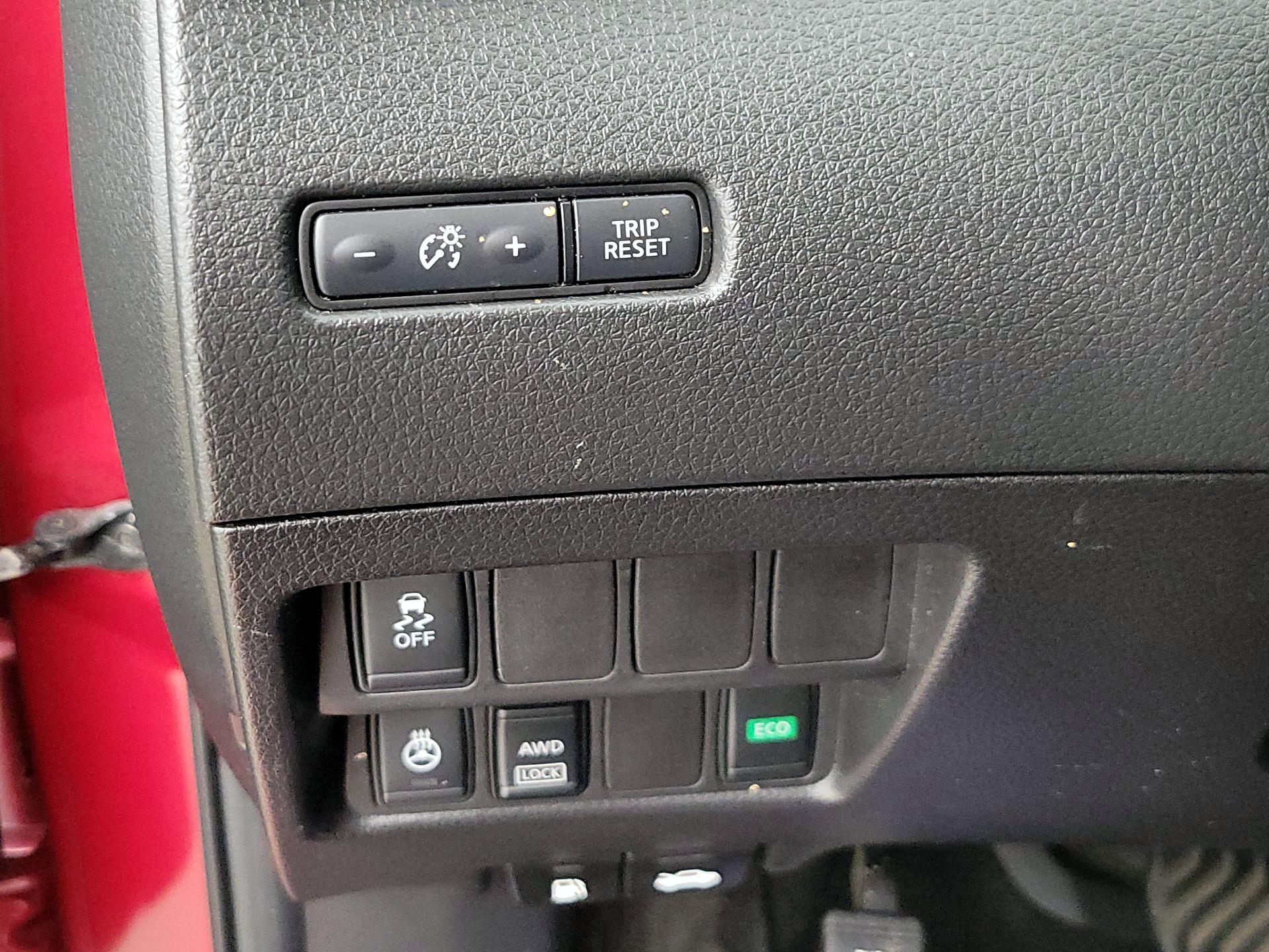 Thumbnail: 2018 Nissan Rogue Sport - 13