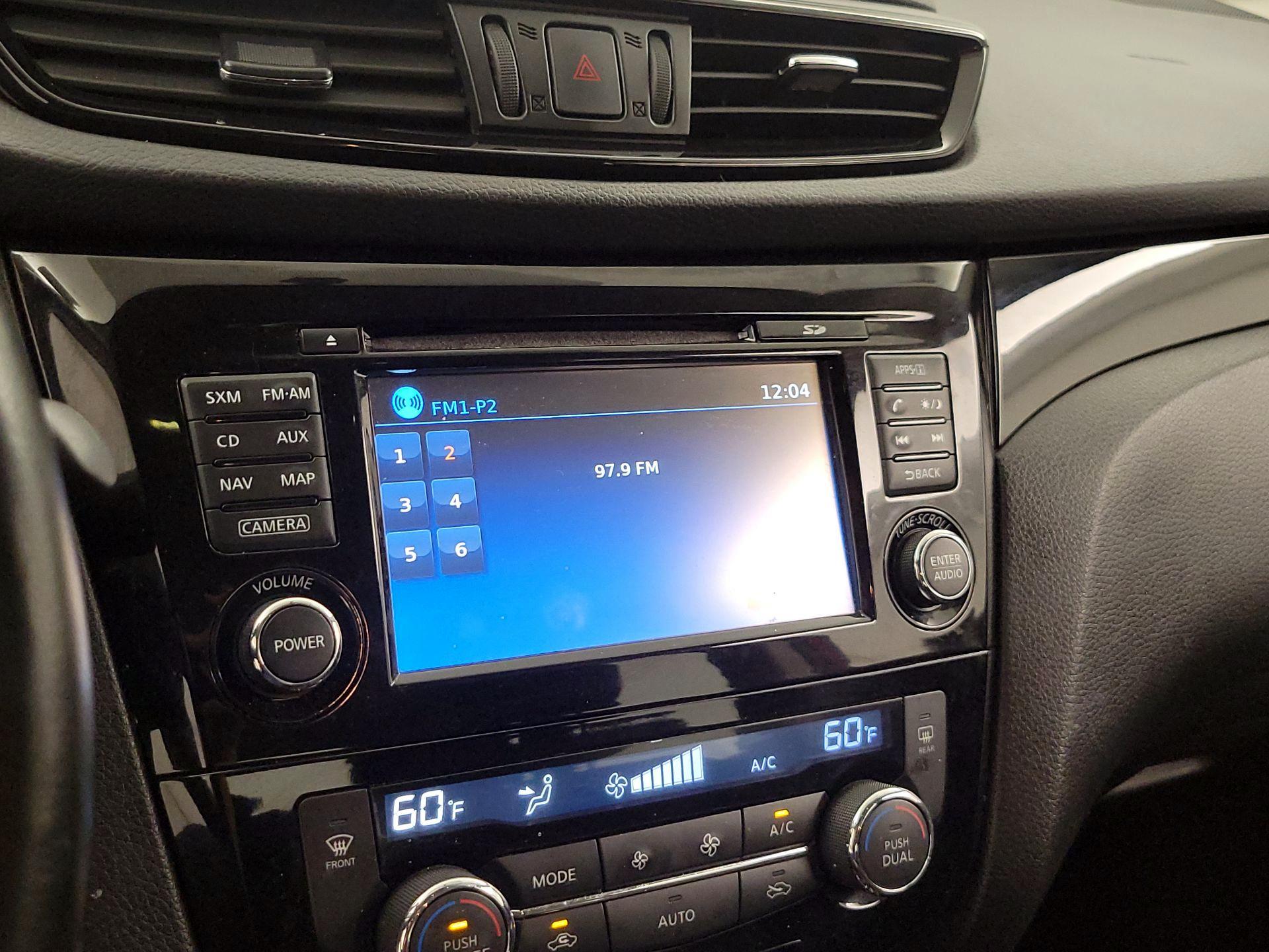 Thumbnail: 2018 Nissan Rogue Sport - 16