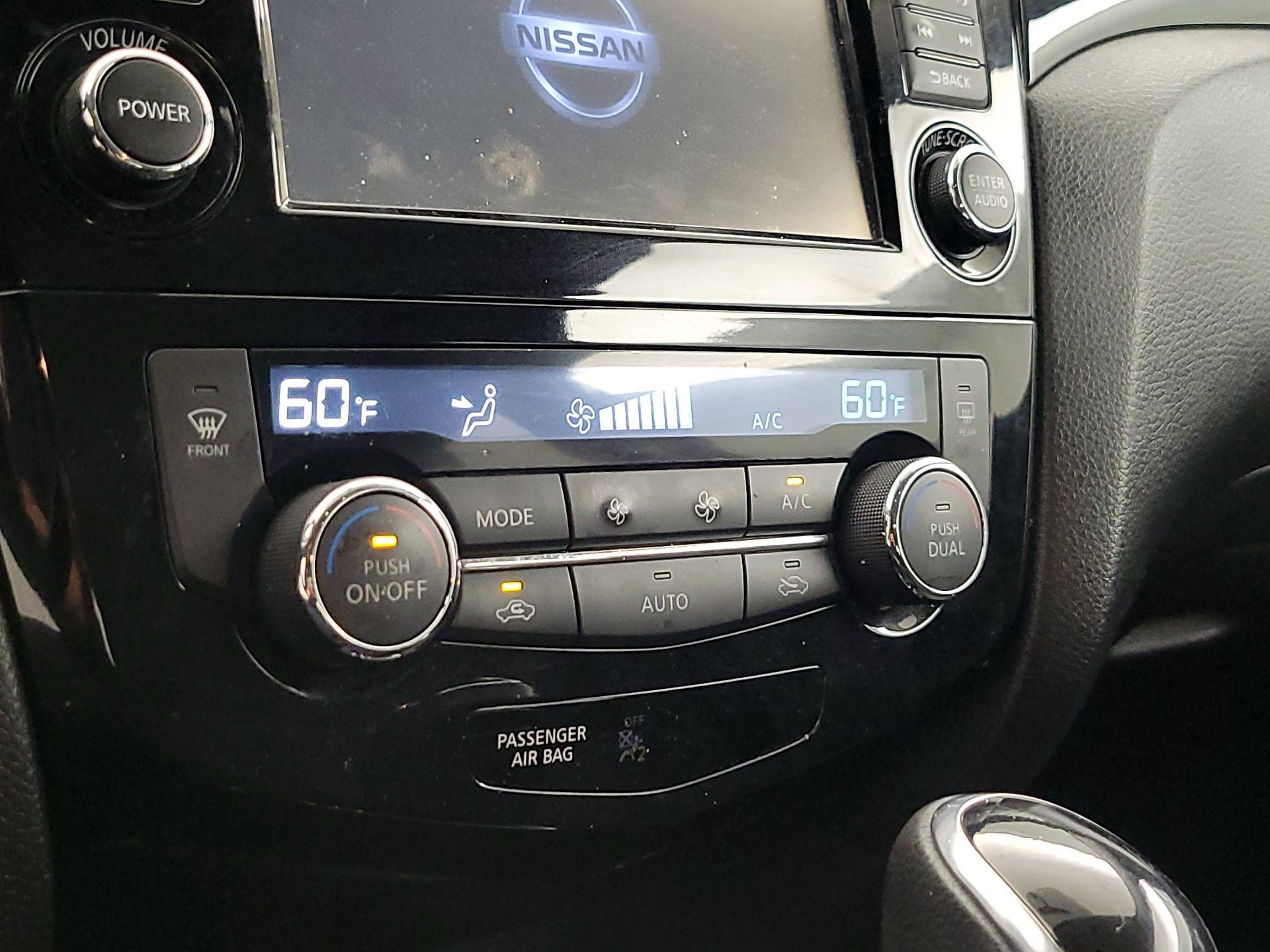 Thumbnail: 2018 Nissan Rogue Sport - 17