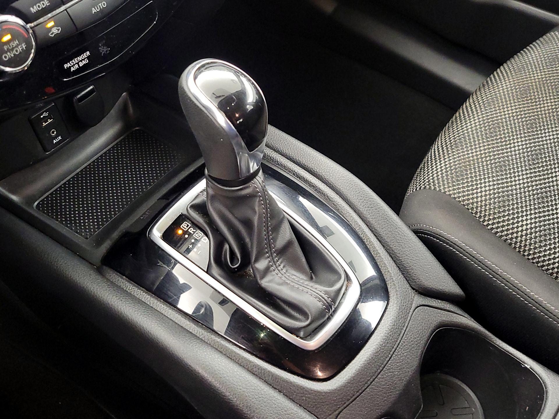 Thumbnail: 2018 Nissan Rogue Sport - 18