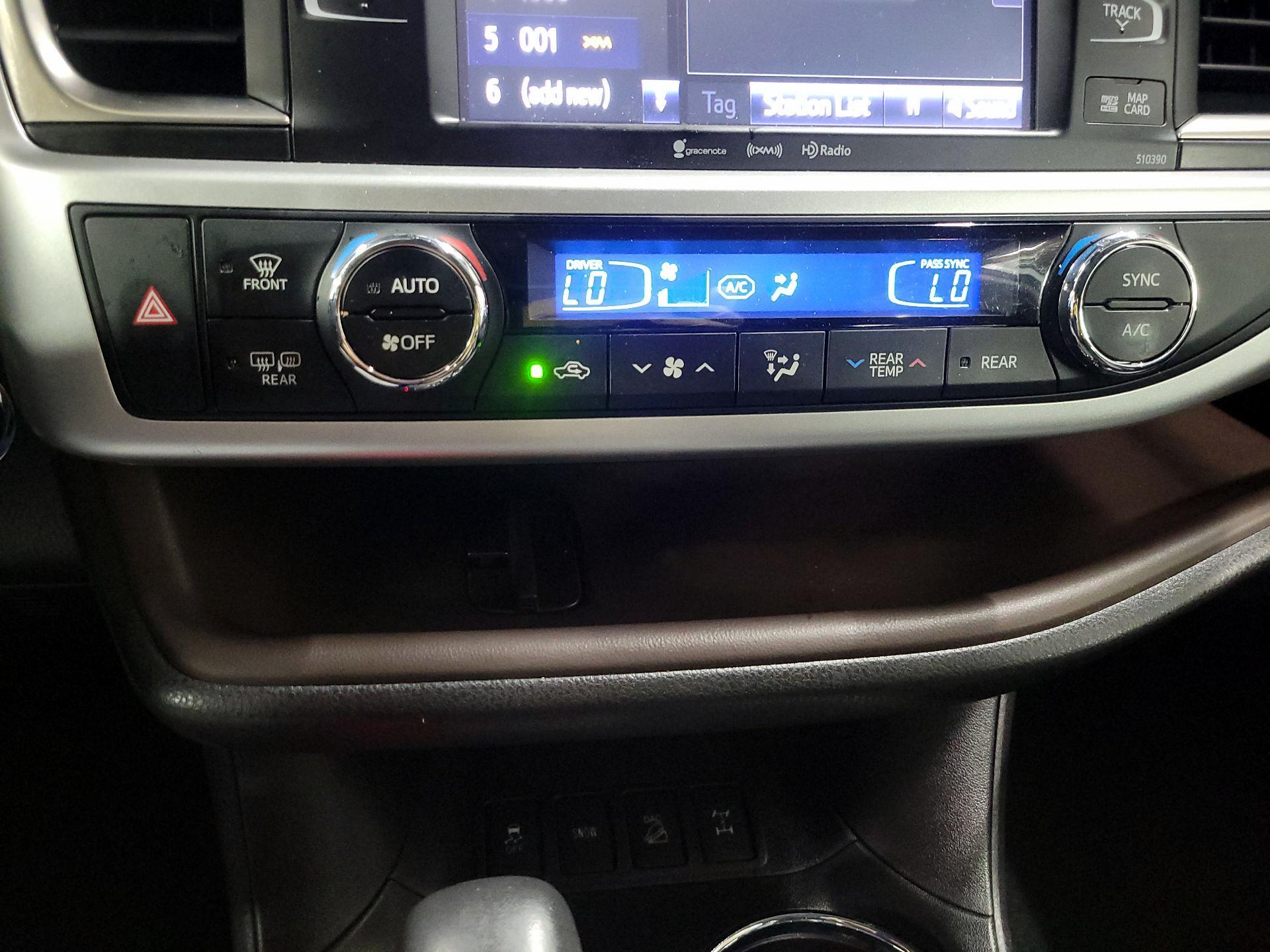 Thumbnail: 2019 Toyota Highlander - 17