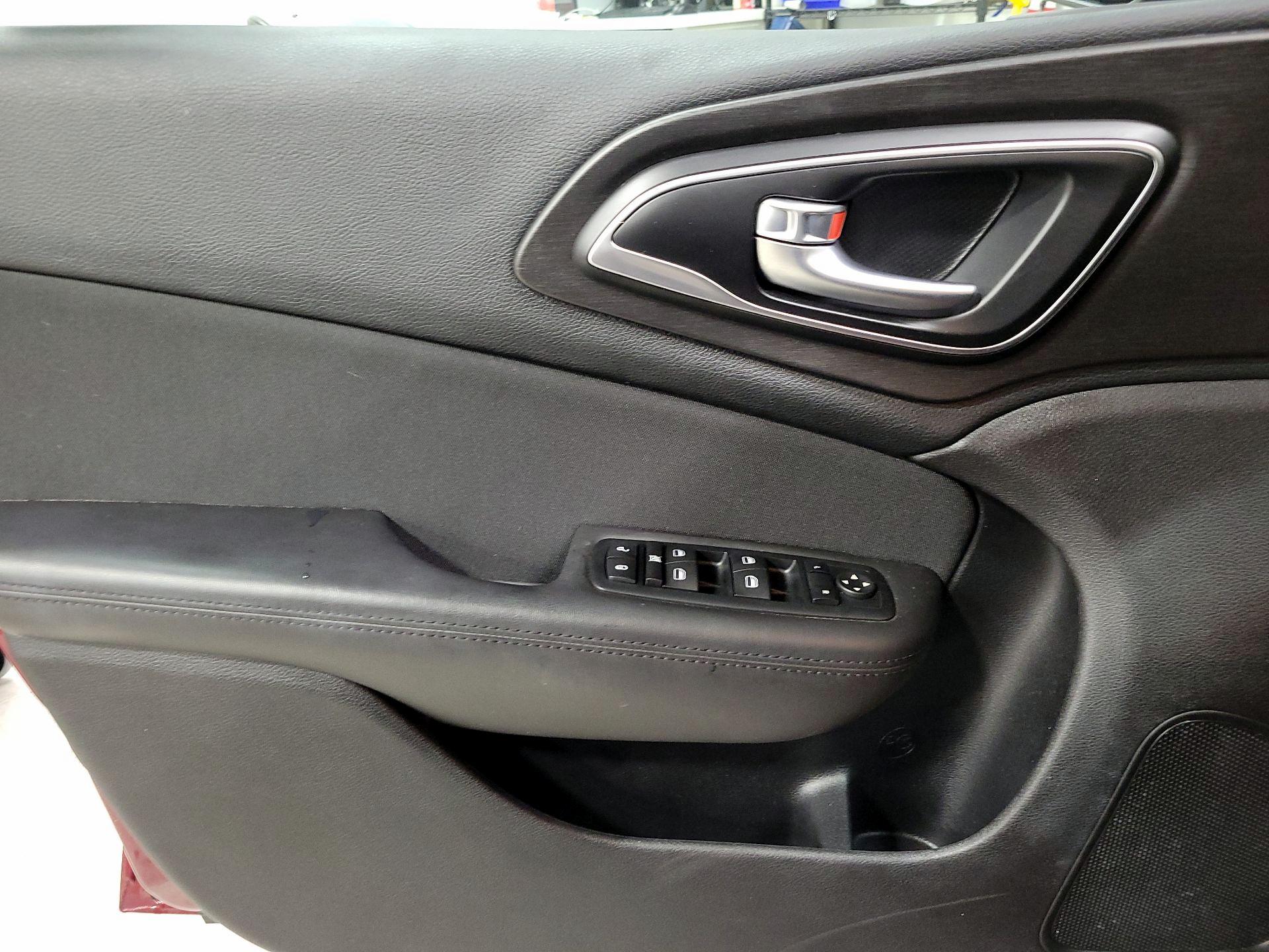 Thumbnail: 2016 Chrysler 200 - 12