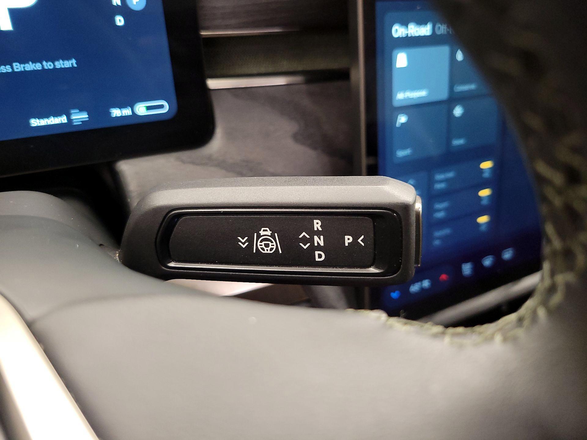 Thumbnail: 2022 Rivian R1S - 18