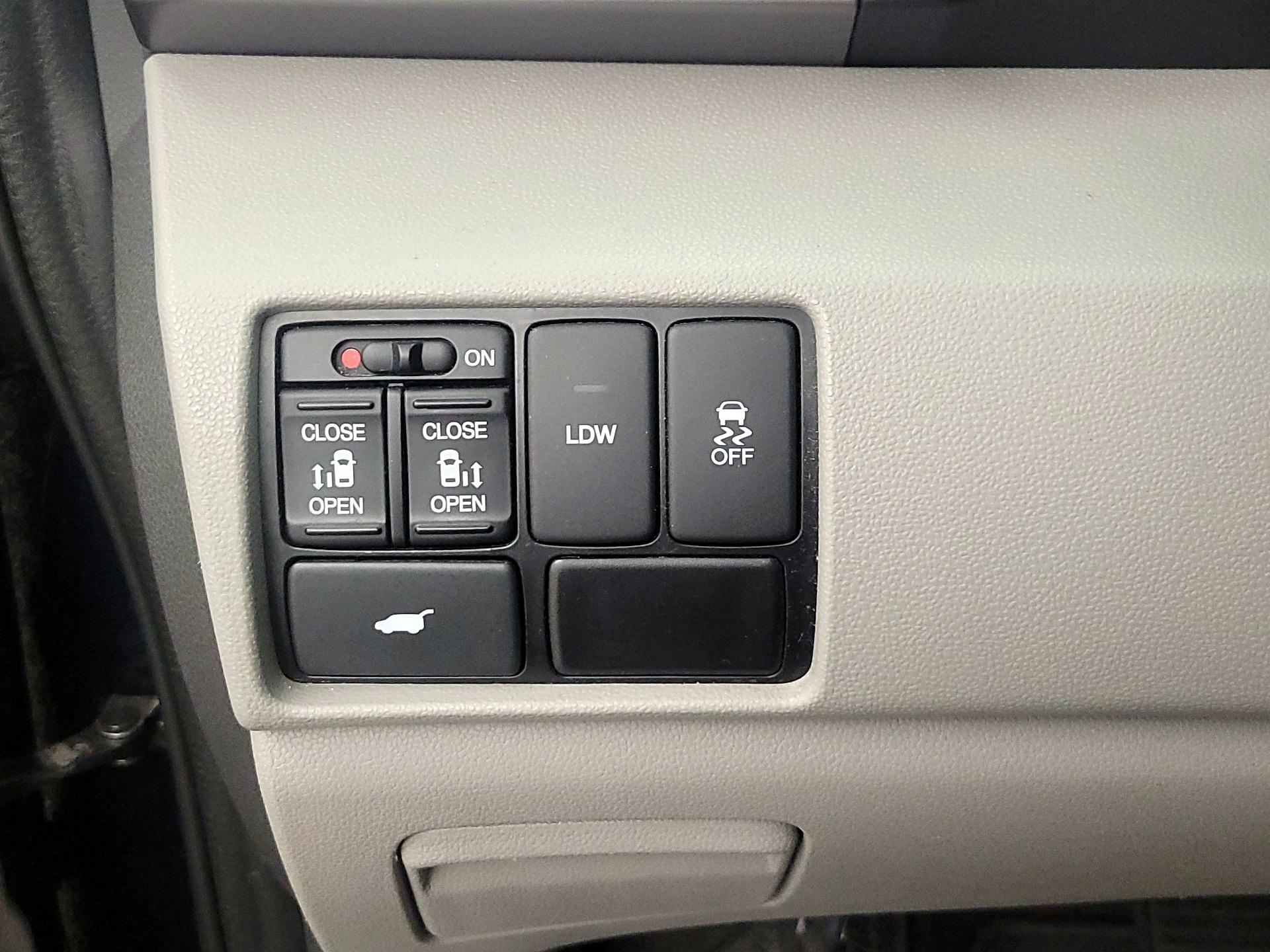 Thumbnail: 2015 Honda Odyssey - 13
