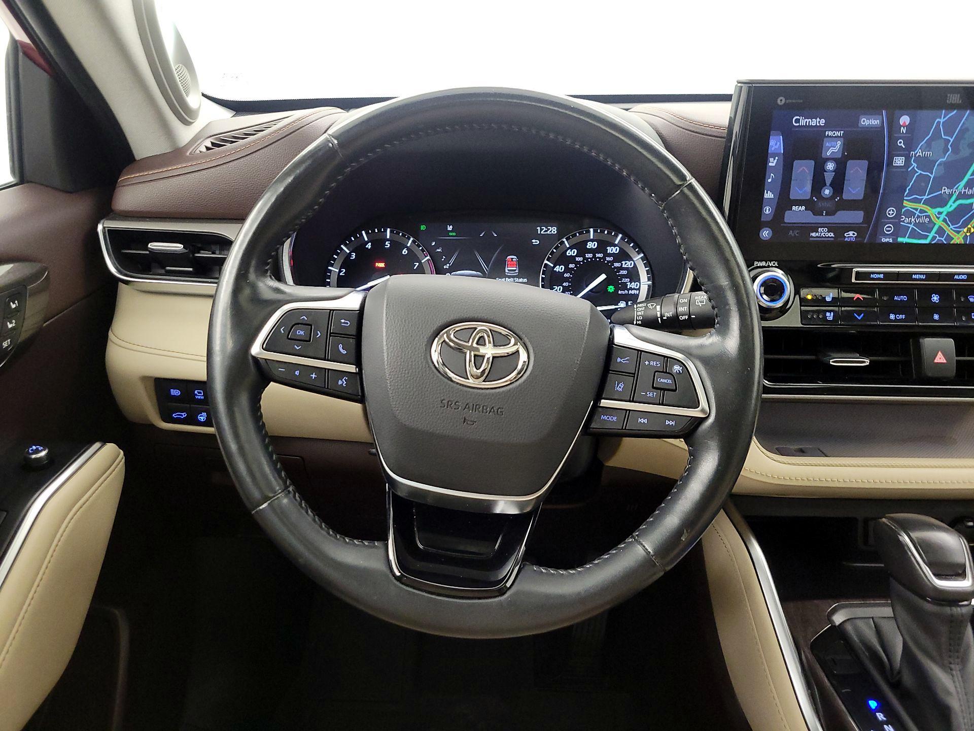 Thumbnail: 2021 Toyota Highlander - 10