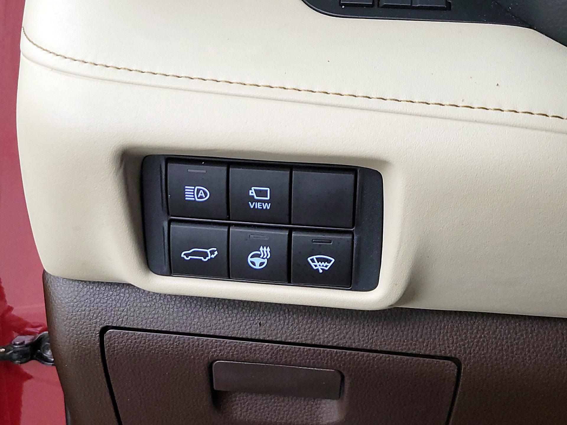 Thumbnail: 2021 Toyota Highlander - 13