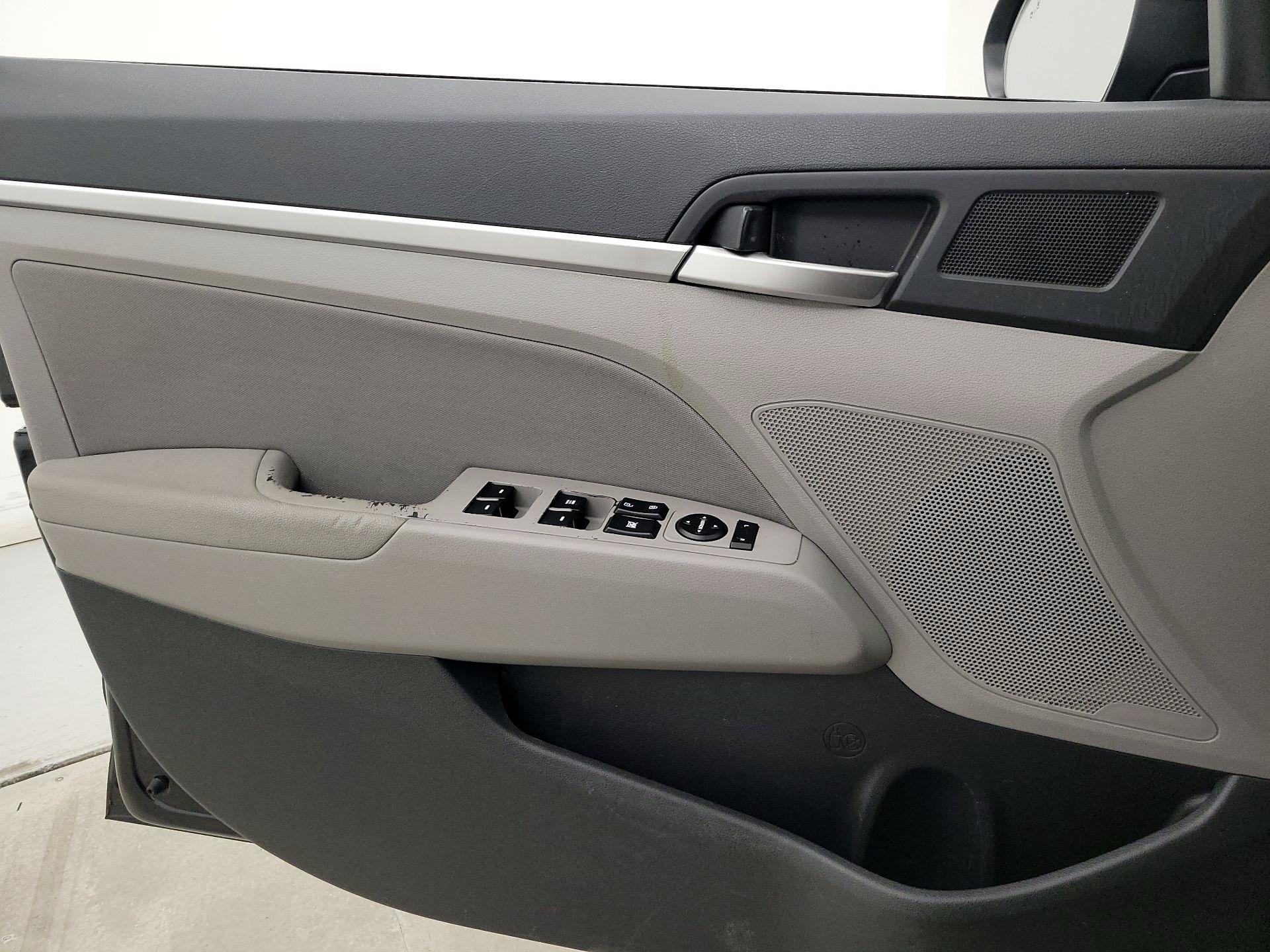 Thumbnail: 2019 Hyundai Elantra - 12