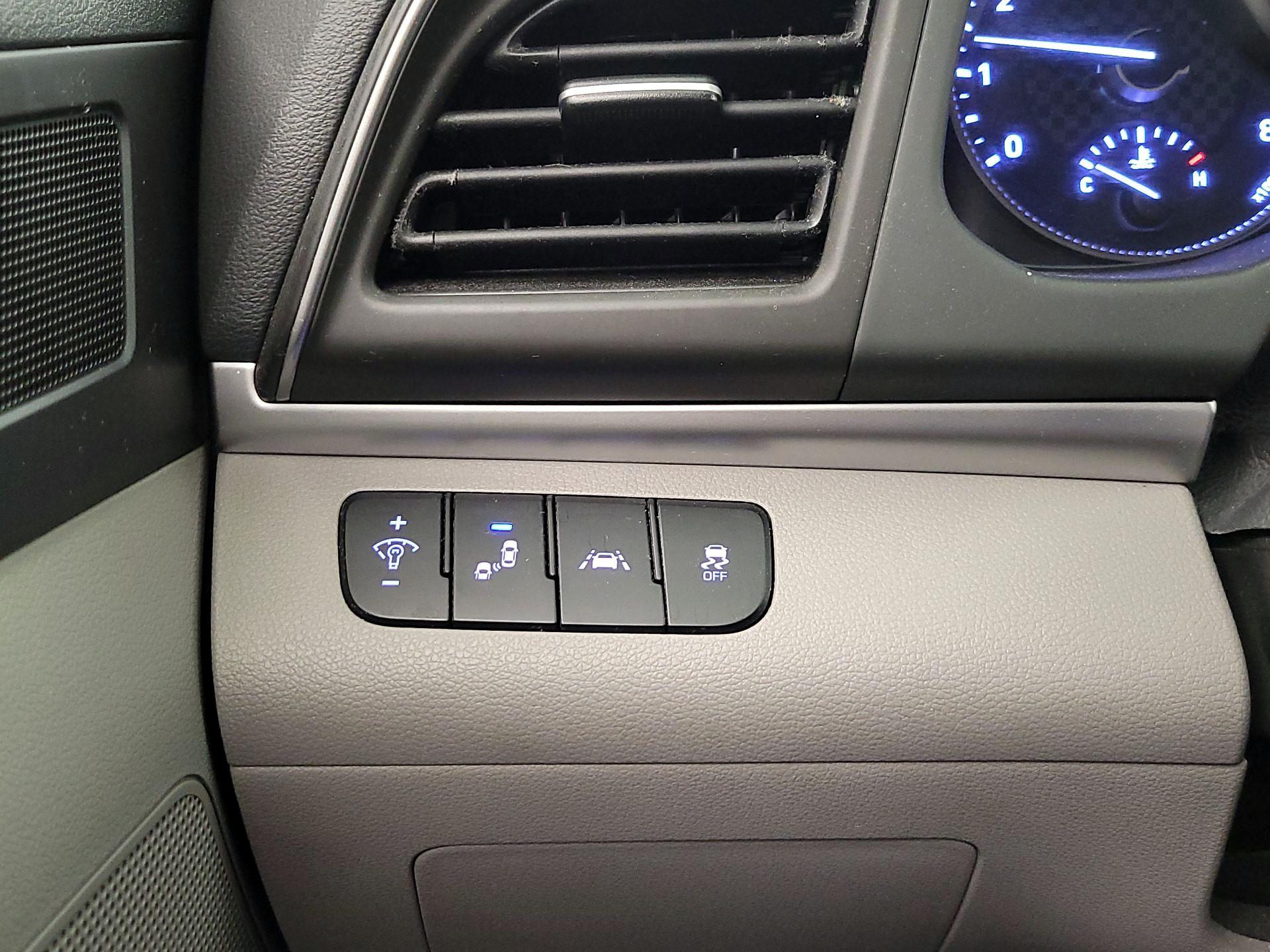 Thumbnail: 2019 Hyundai Elantra - 13