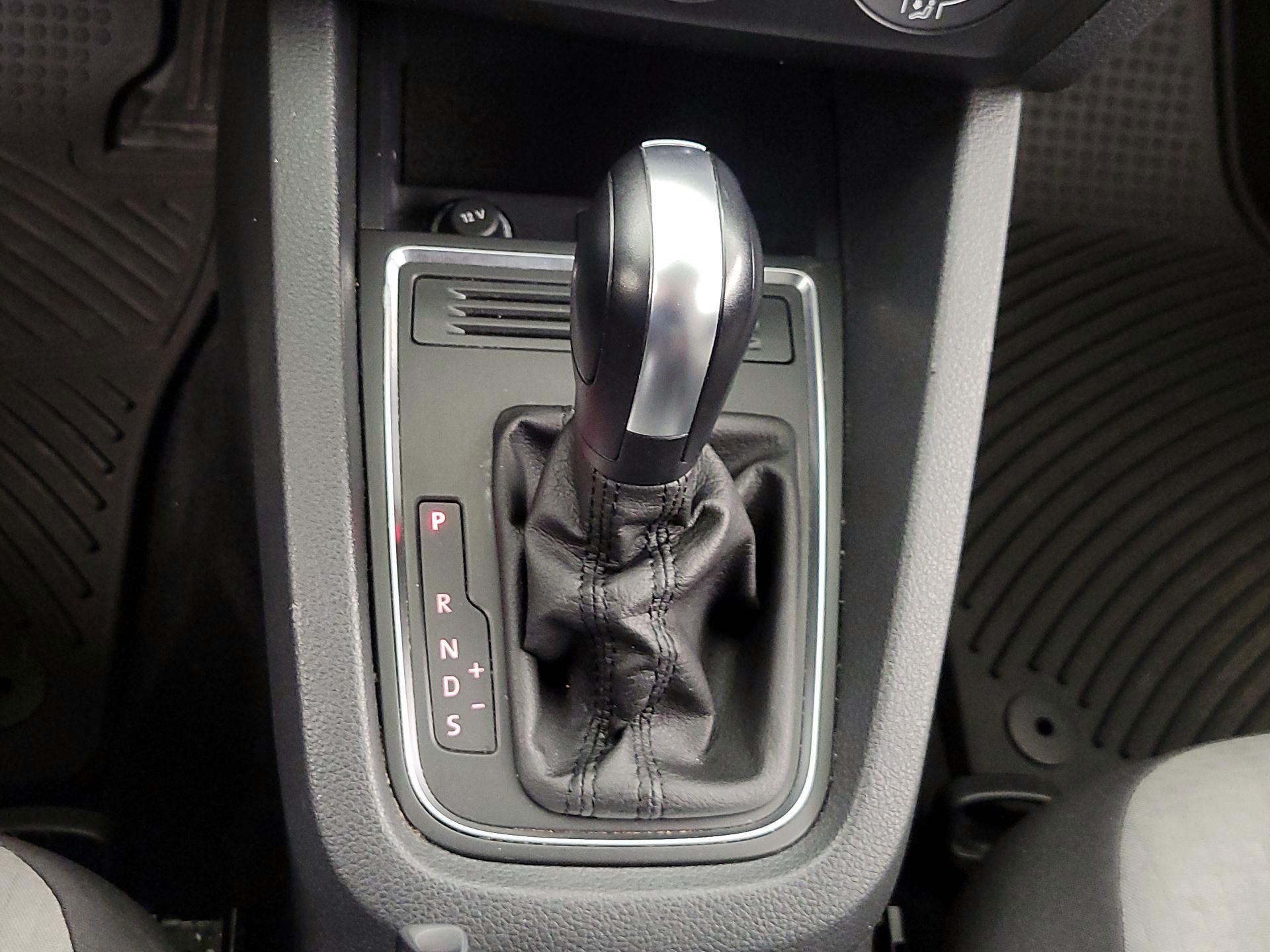 Thumbnail: 2017 Volkswagen Jetta - 17
