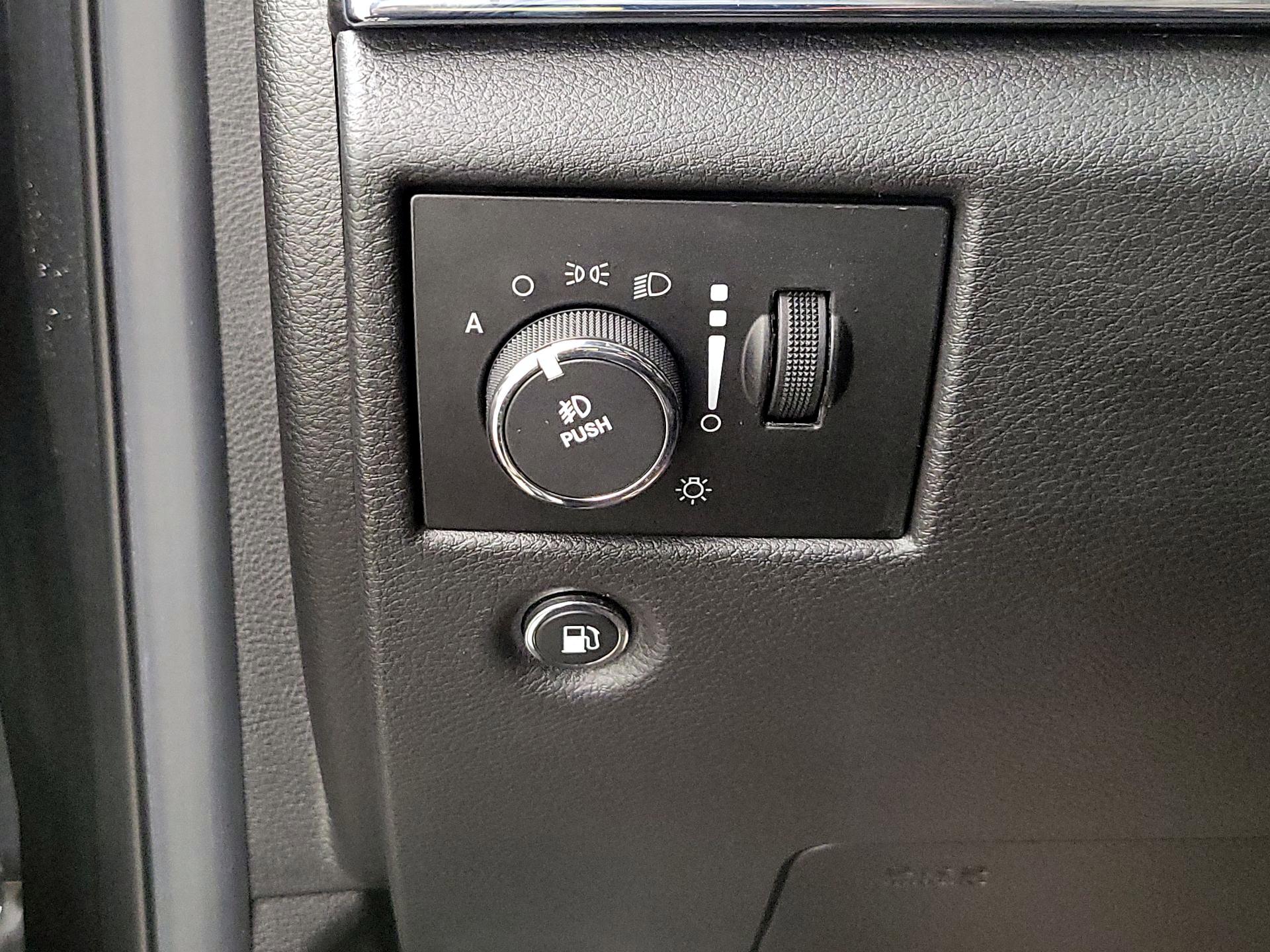 Thumbnail: 2014 Jeep Grand Cherokee - 13