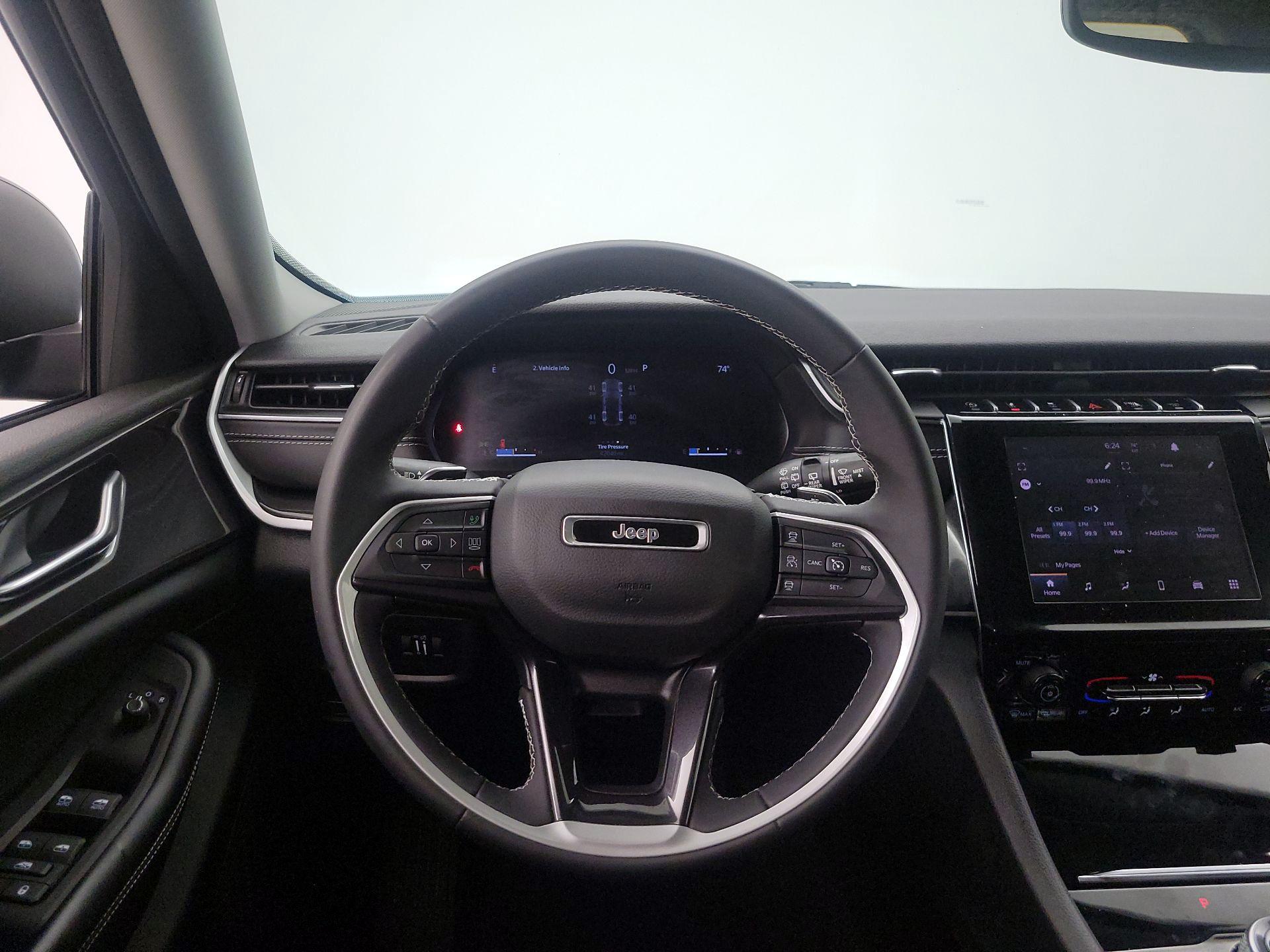 Thumbnail: 2023 Jeep Grand Cherokee - 10