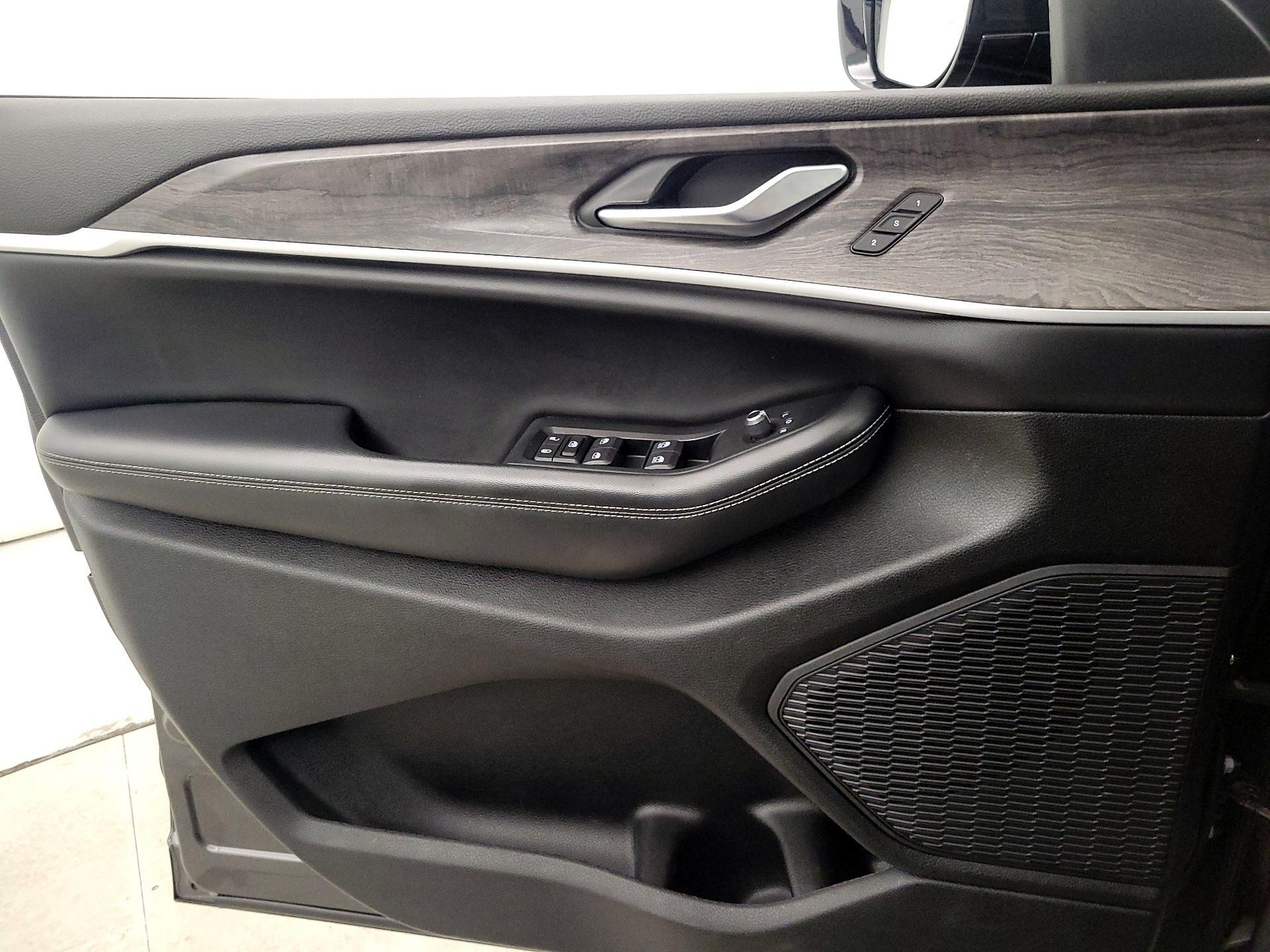 Thumbnail: 2023 Jeep Grand Cherokee L - 12