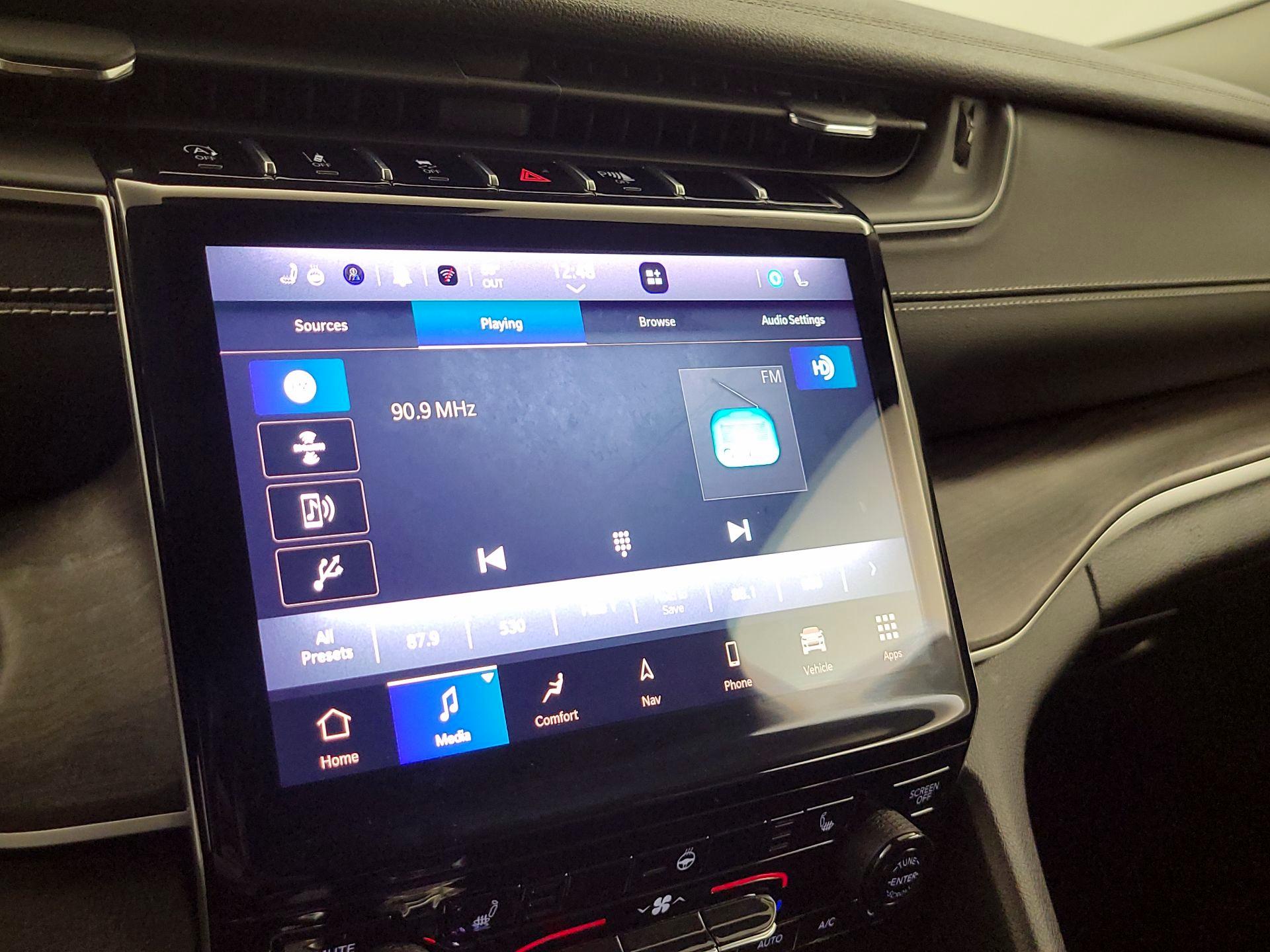 Thumbnail: 2023 Jeep Grand Cherokee L - 16