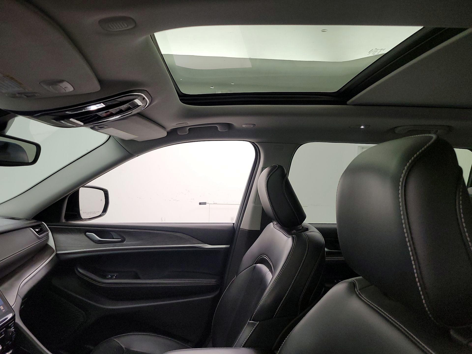 Thumbnail: 2023 Jeep Grand Cherokee L - 20